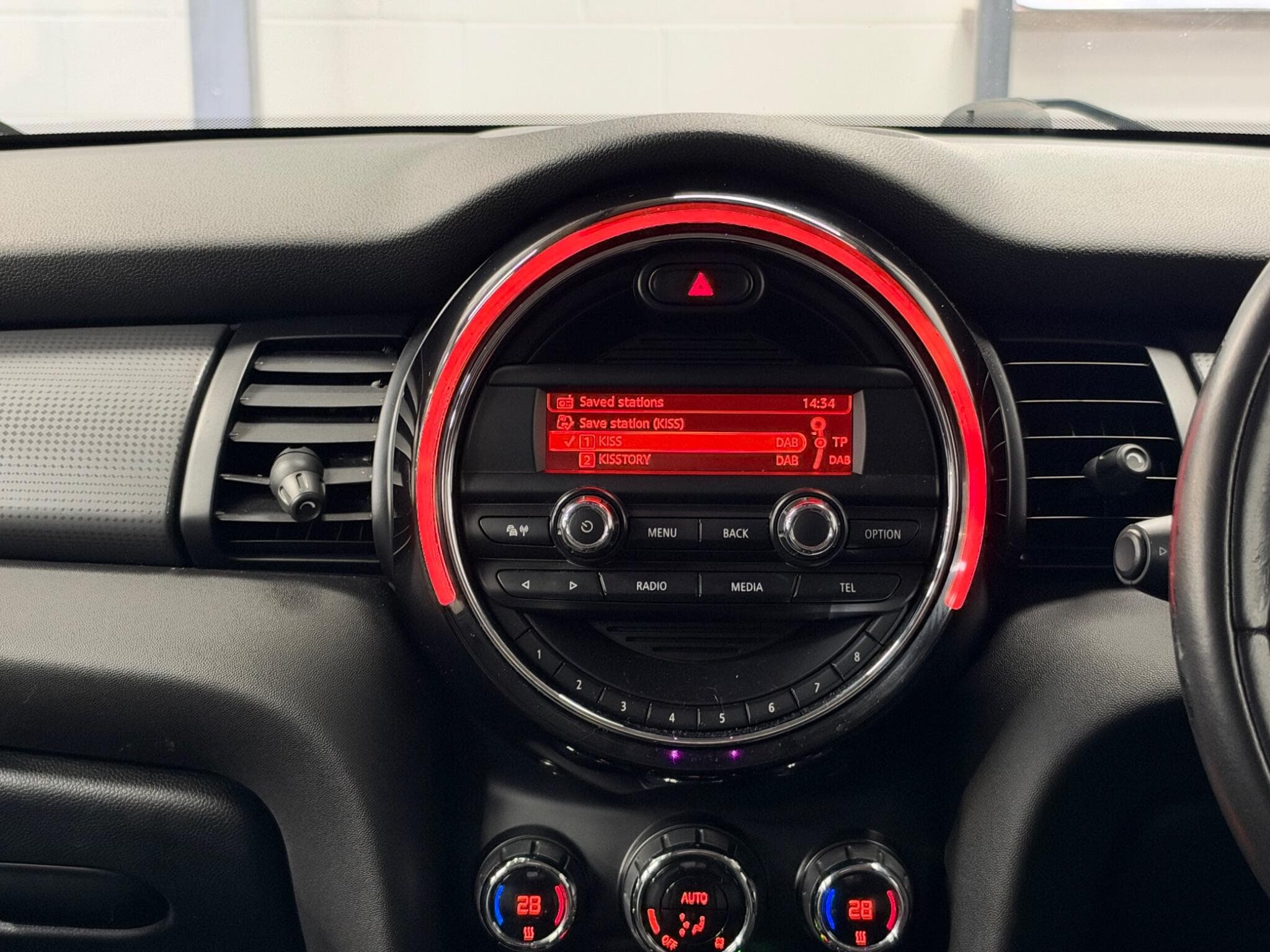 2016 MINI Hatch - Thumbnail 18