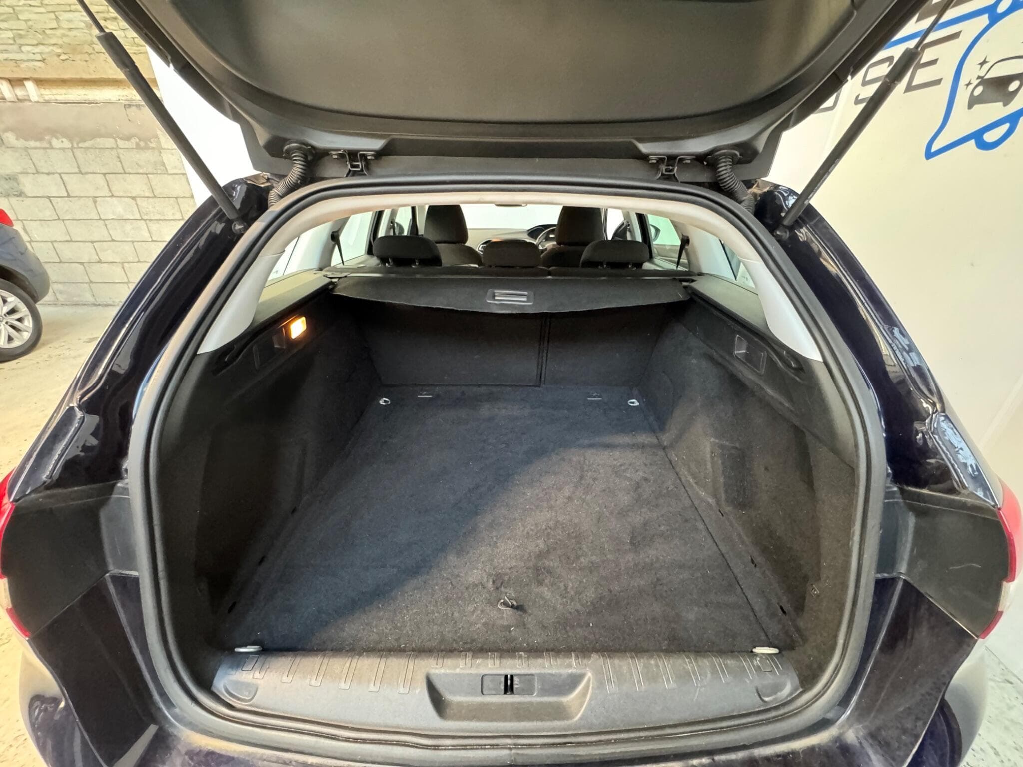 2016 Peugeot 308 SW - Thumbnail 24