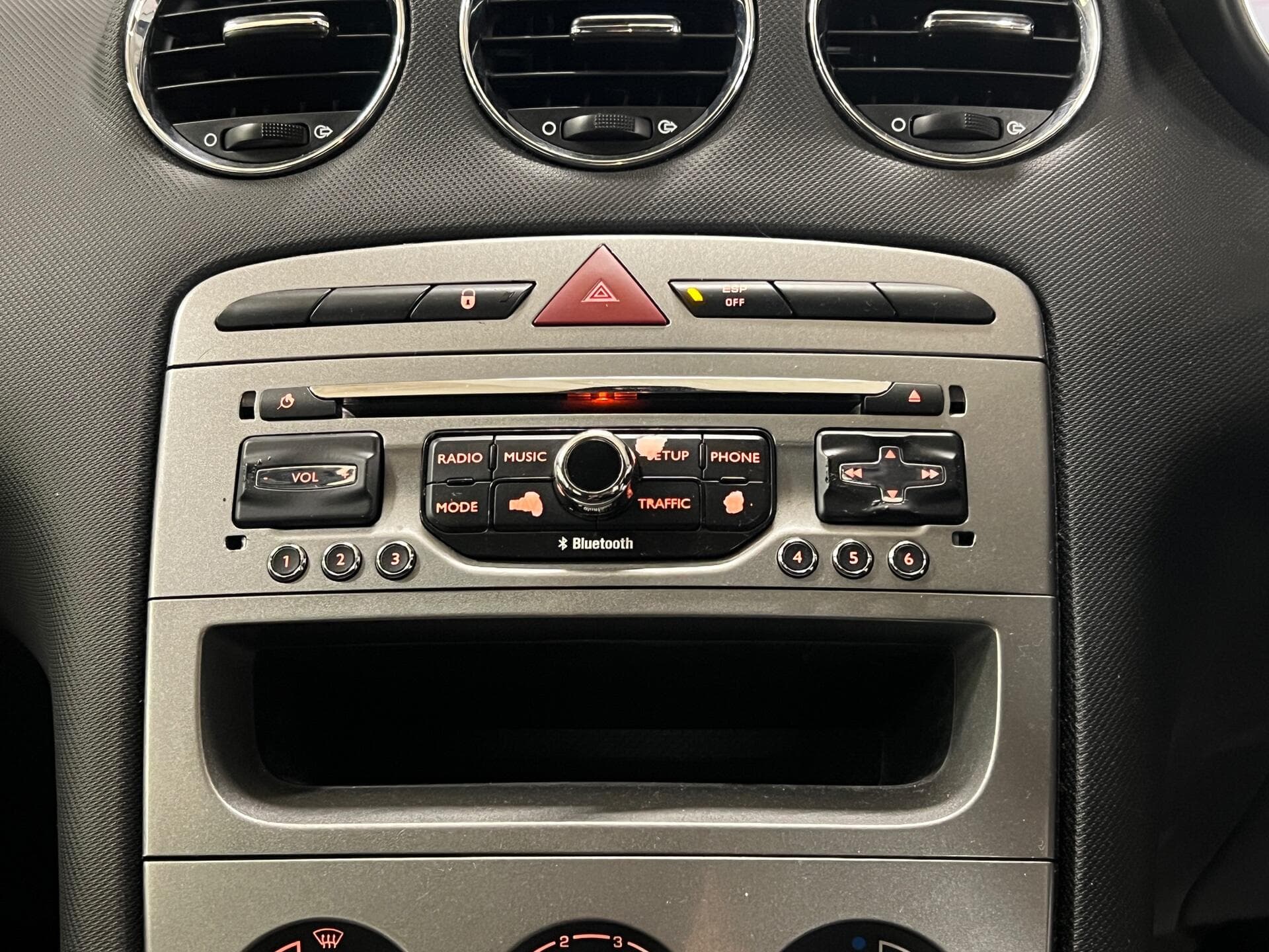 2012 Peugeot 308 - Thumbnail 23