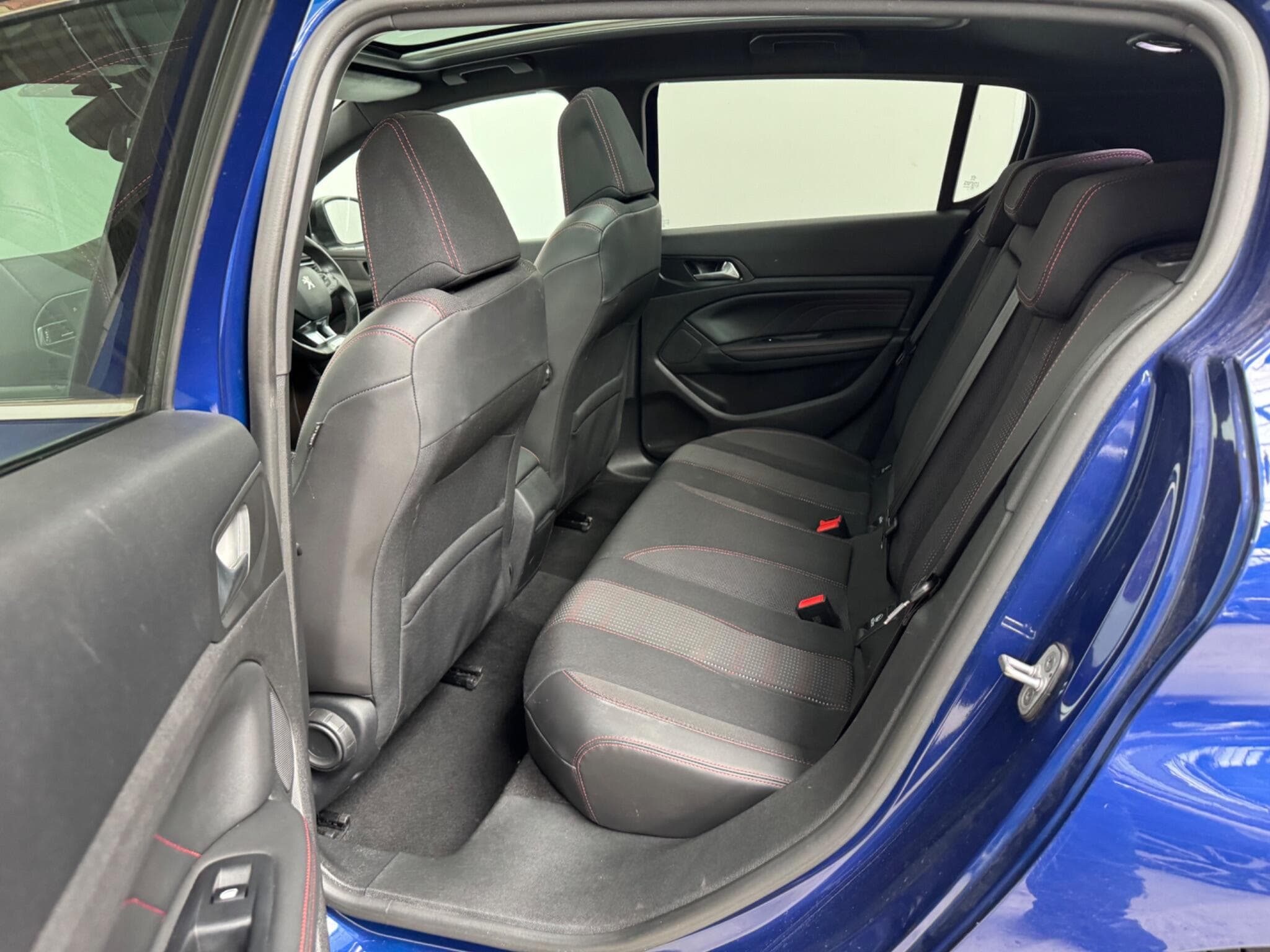 2018 Peugeot 308 - Thumbnail 11