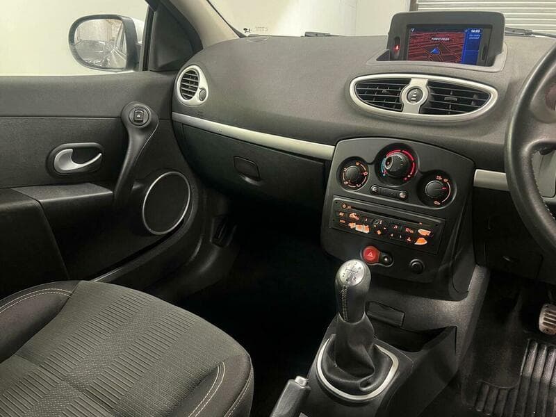 2011 Renault Clio - Thumbnail 28