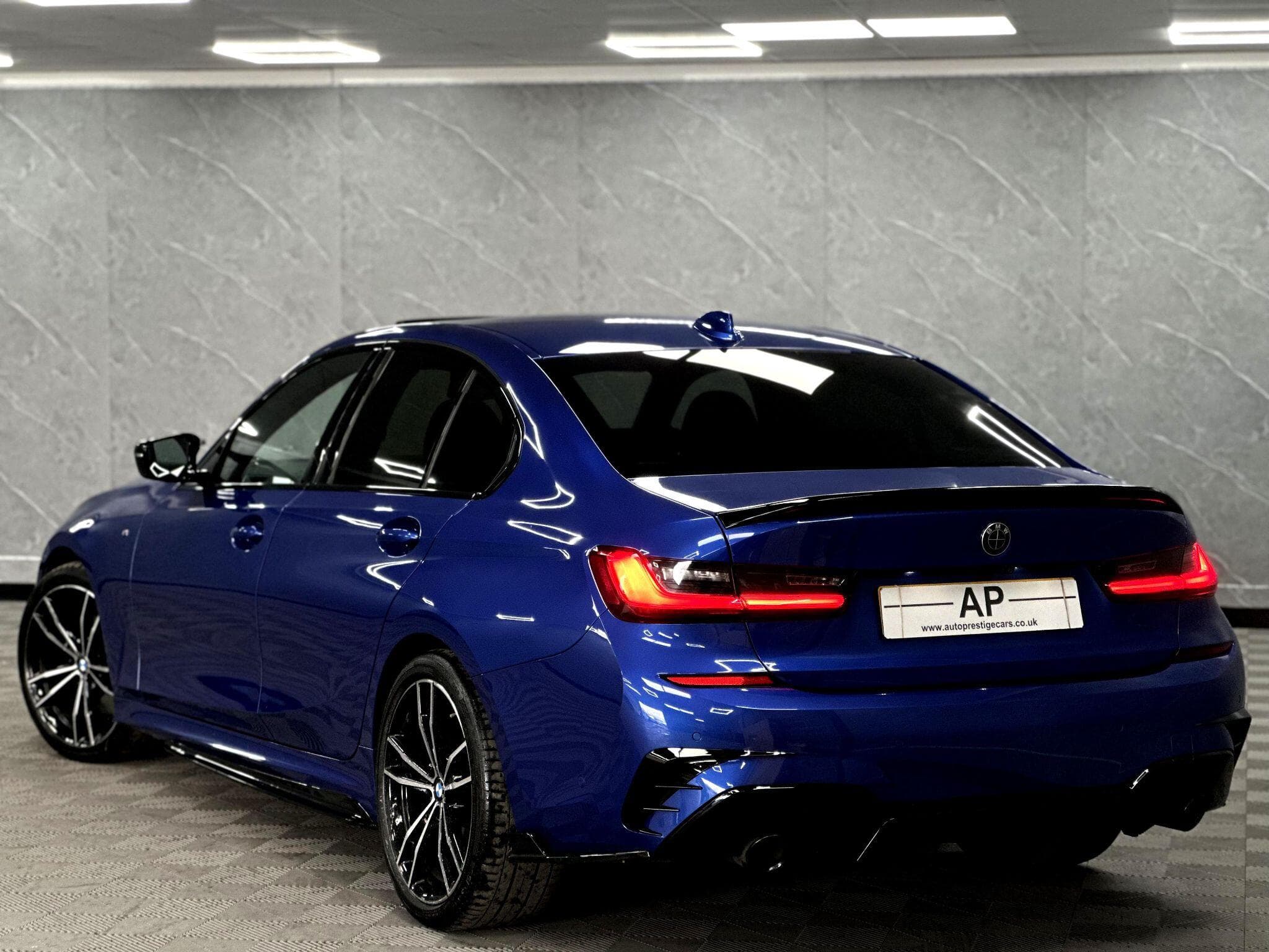 2019 BMW 3 Series - Thumbnail 17