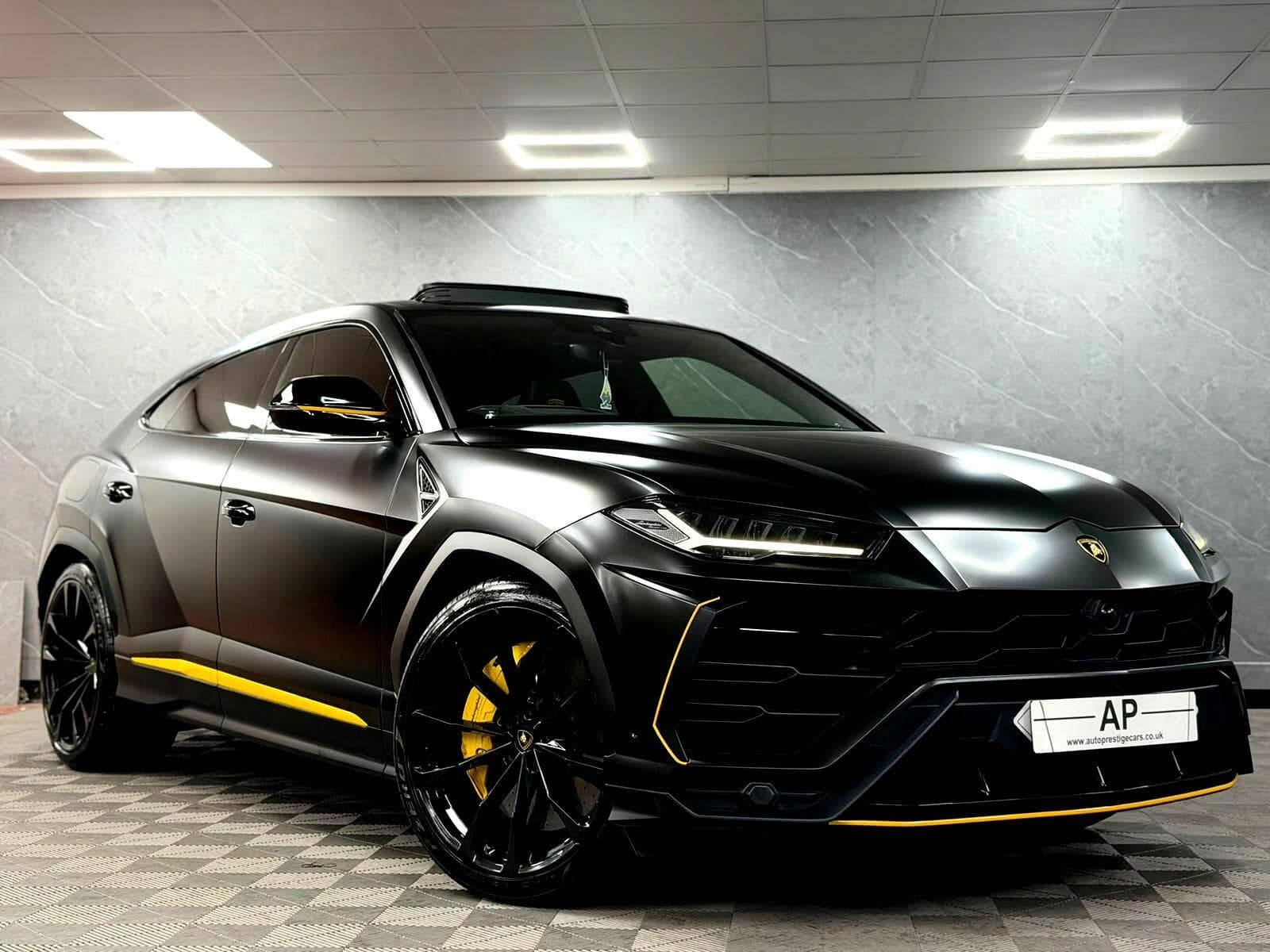 2022 Lamborghini Urus - Thumbnail 3