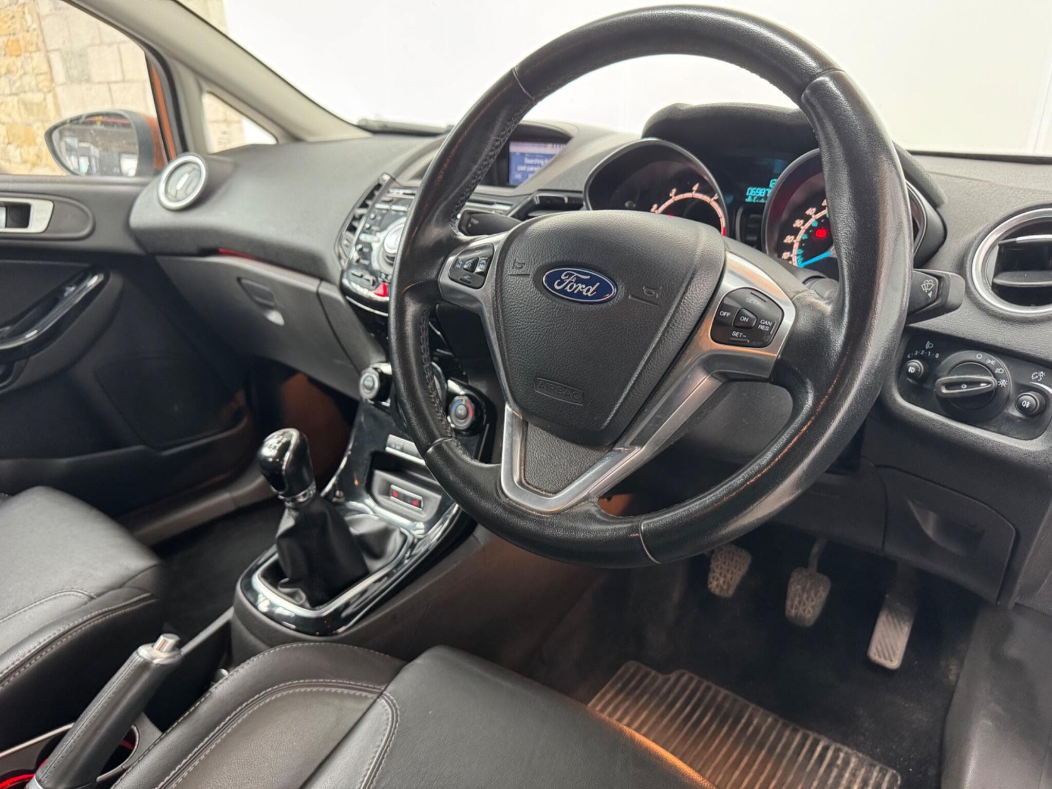2015 Ford Fiesta - Thumbnail 4