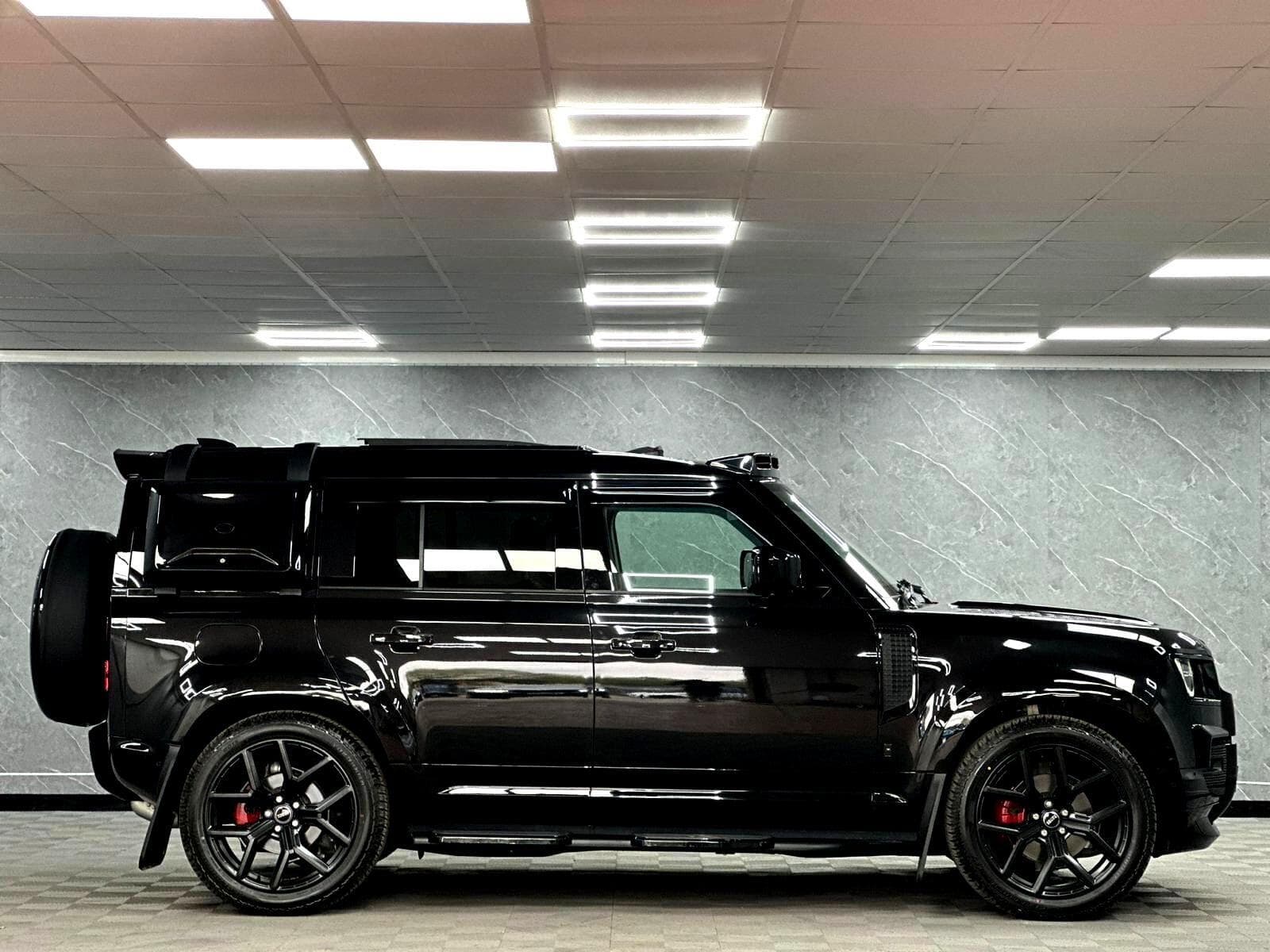 2025 Land Rover Defender 110 - Thumbnail 40