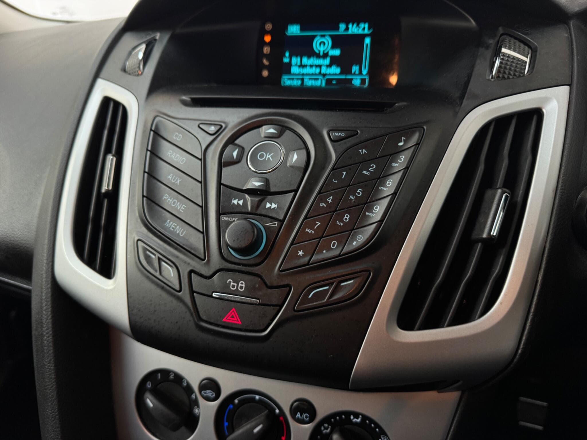 2014 Ford Focus - Thumbnail 17