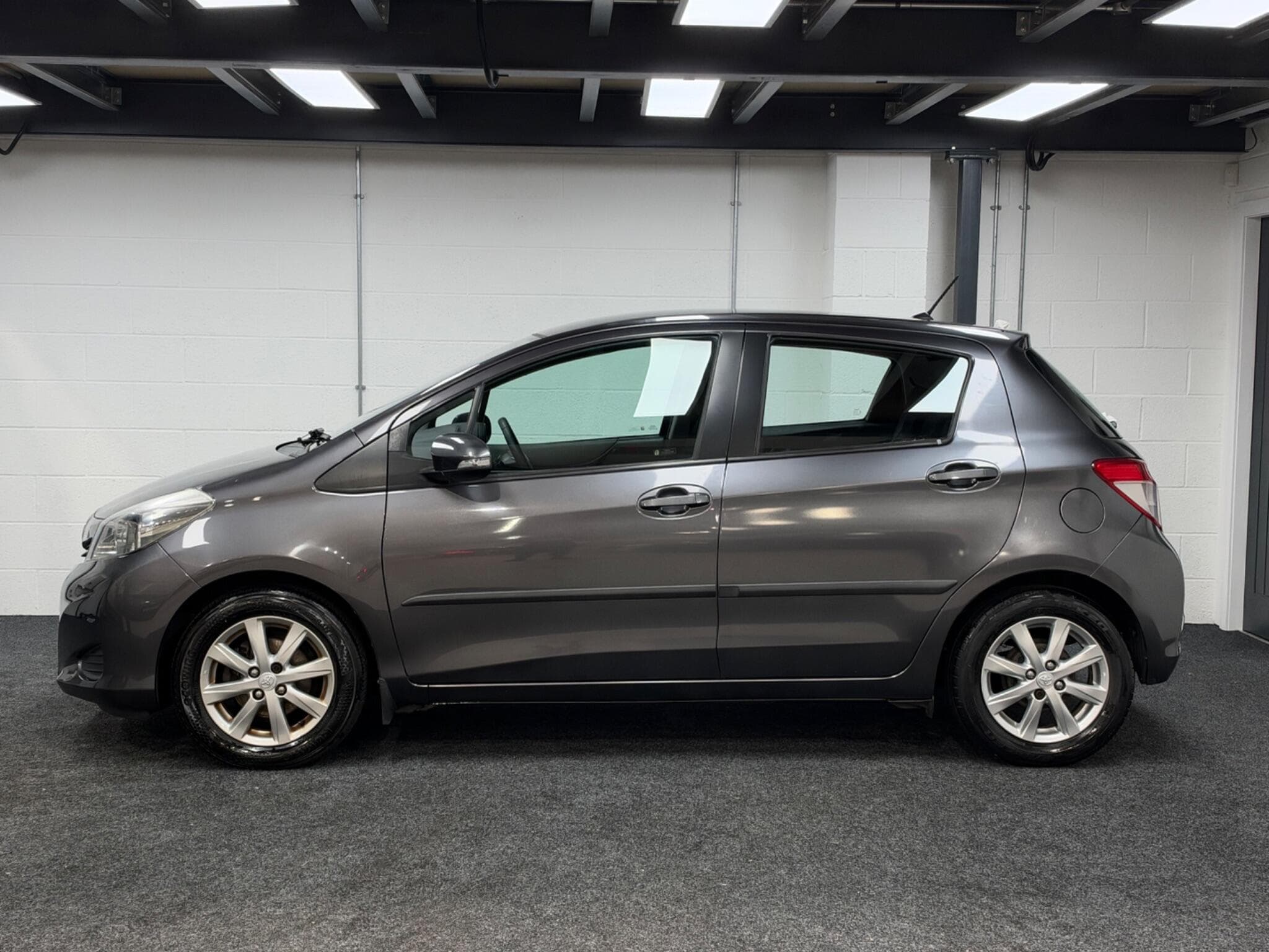2012 Toyota Yaris - Thumbnail 8