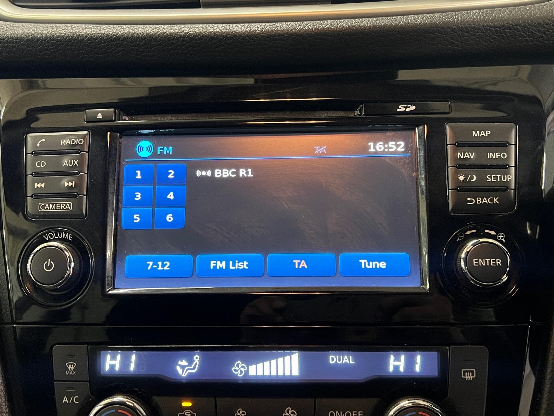 2015 Nissan Qashqai - Thumbnail 38