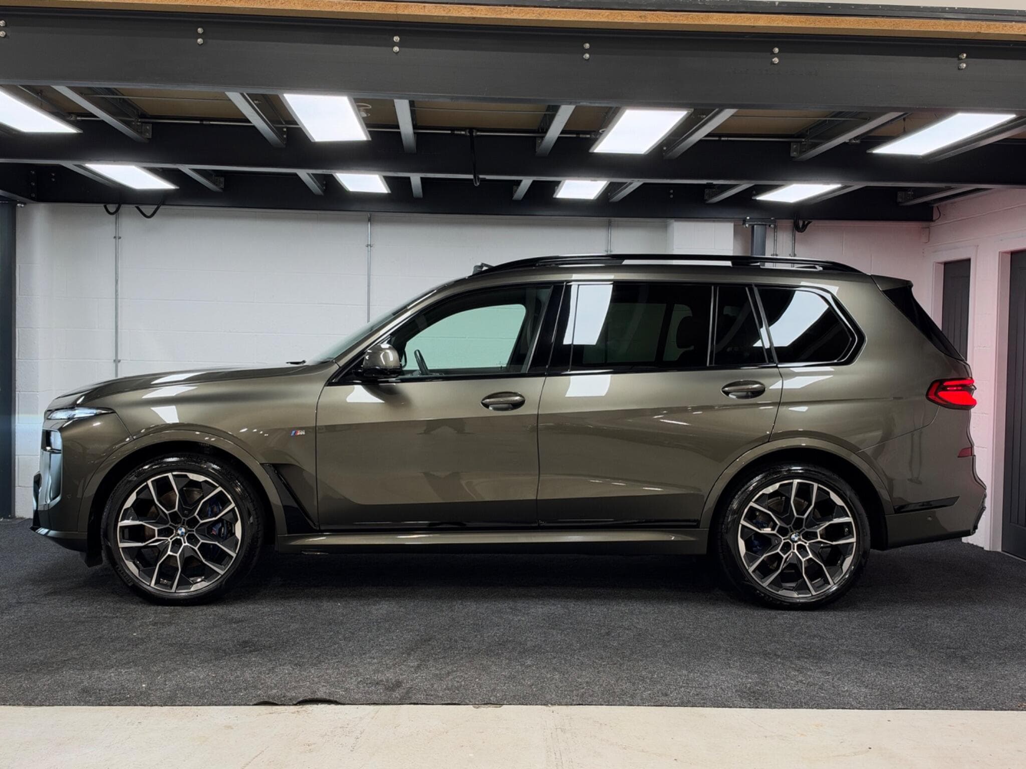 2024 BMW X7 - Image 4