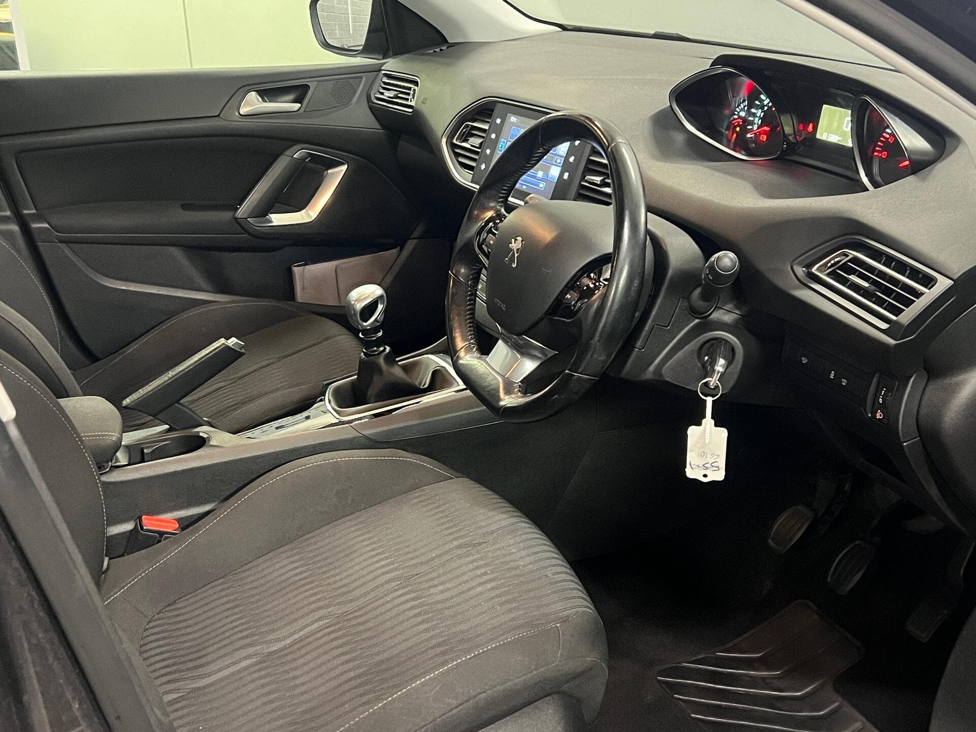 2017 Peugeot 308 SW - Thumbnail 24