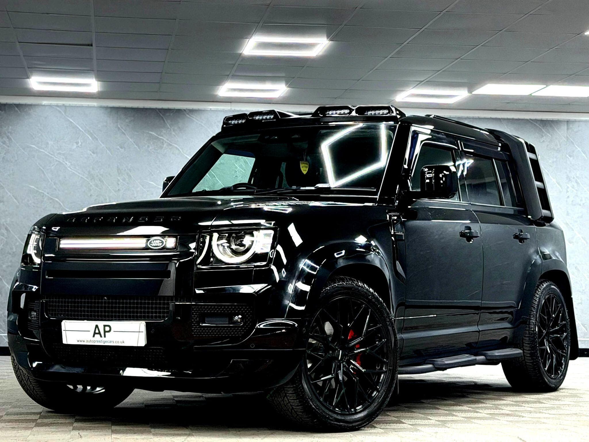 2024 Land Rover Defender 110 - Thumbnail 7