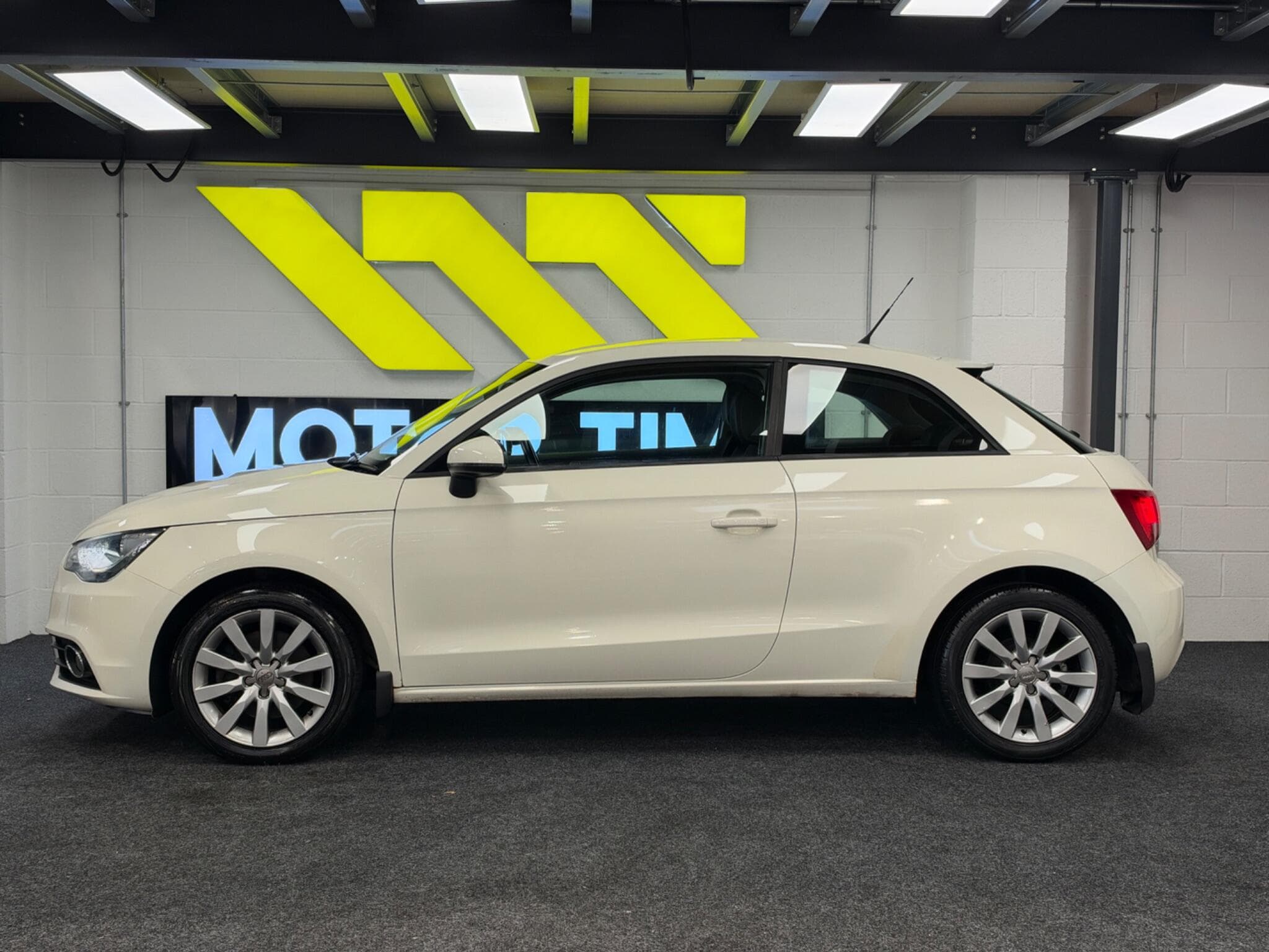 2011 Audi A1 - Thumbnail 4