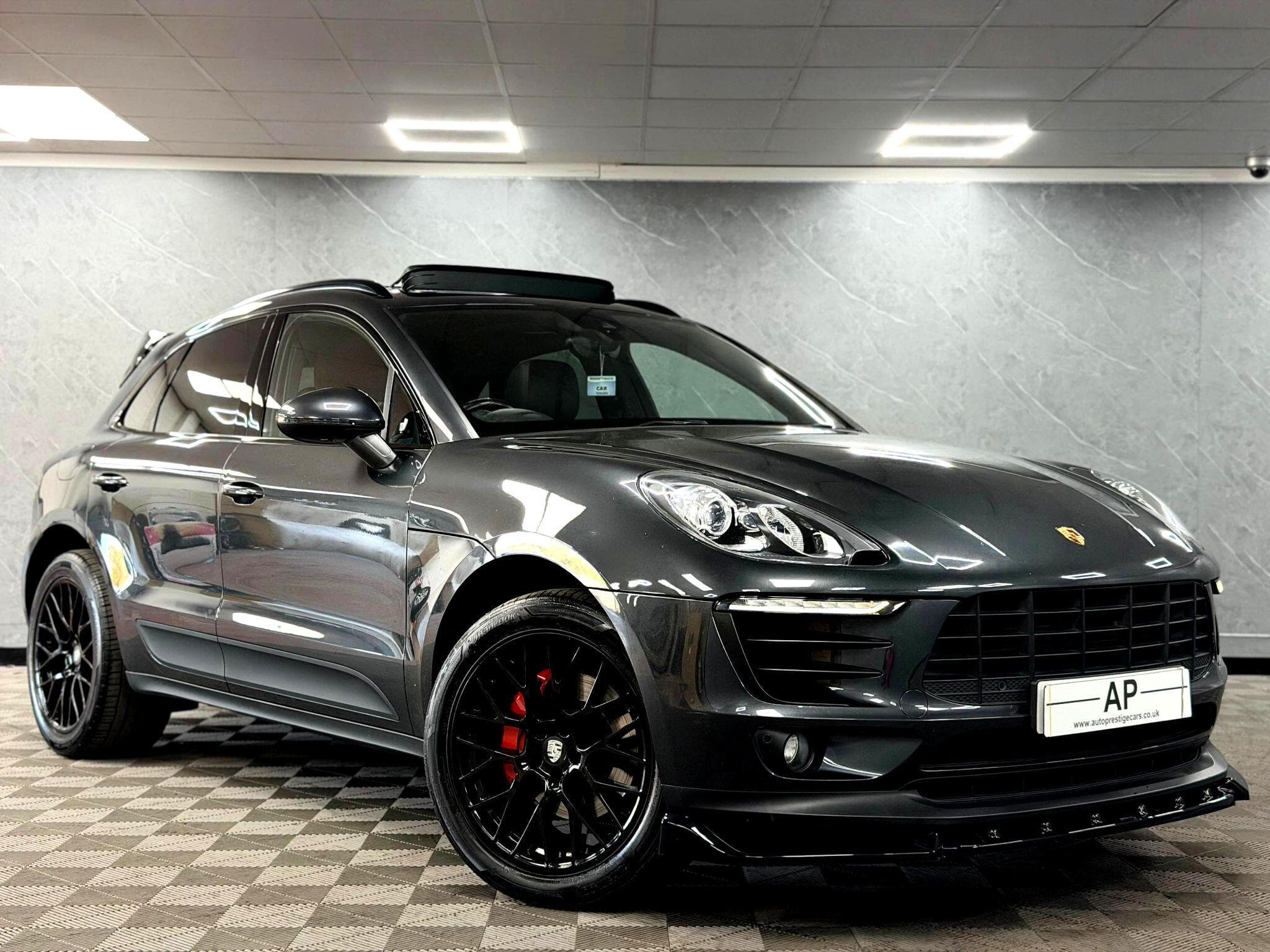 2017 Porsche Macan - Thumbnail 2