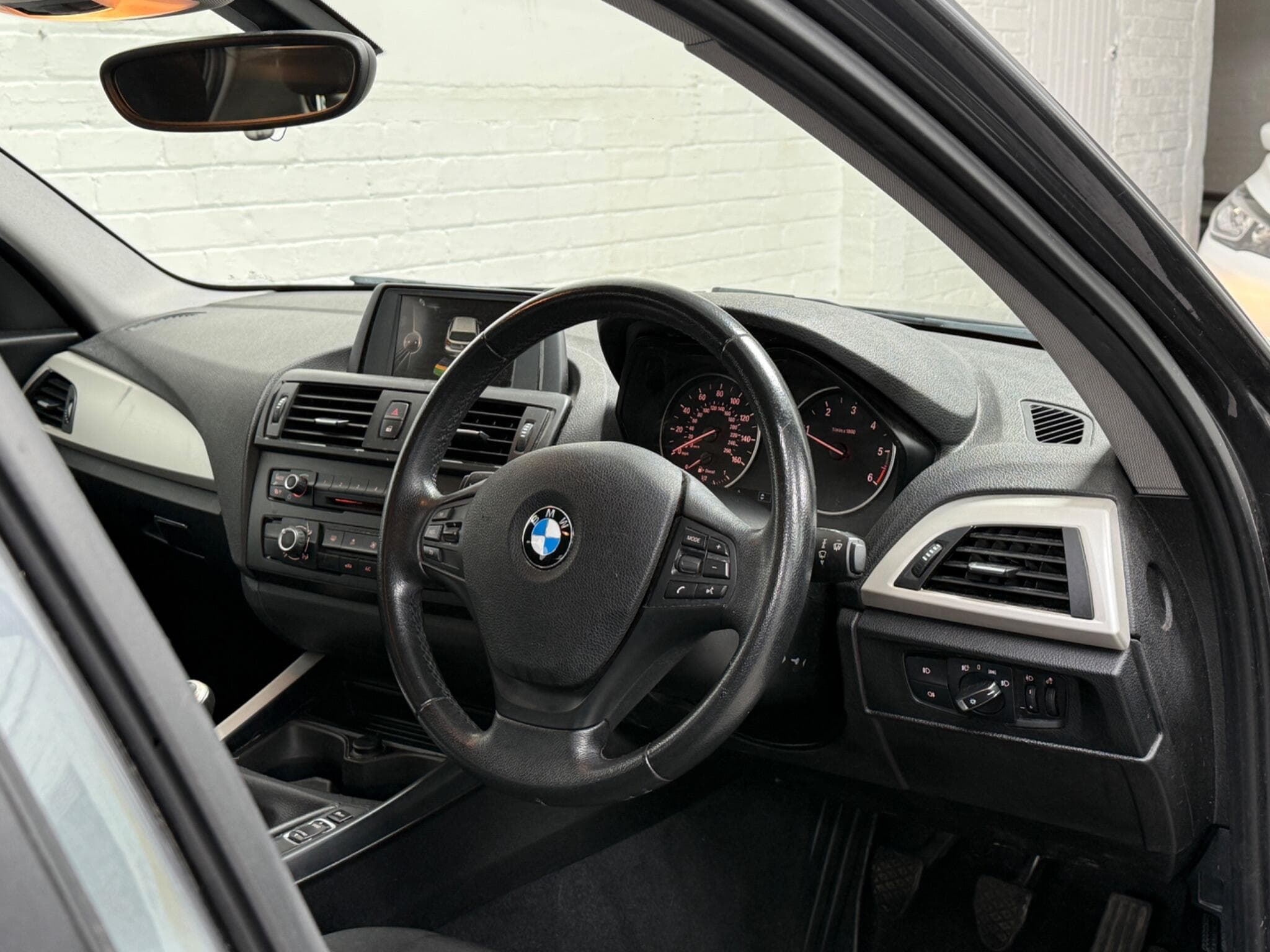 2015 BMW 1 Series - Thumbnail 14