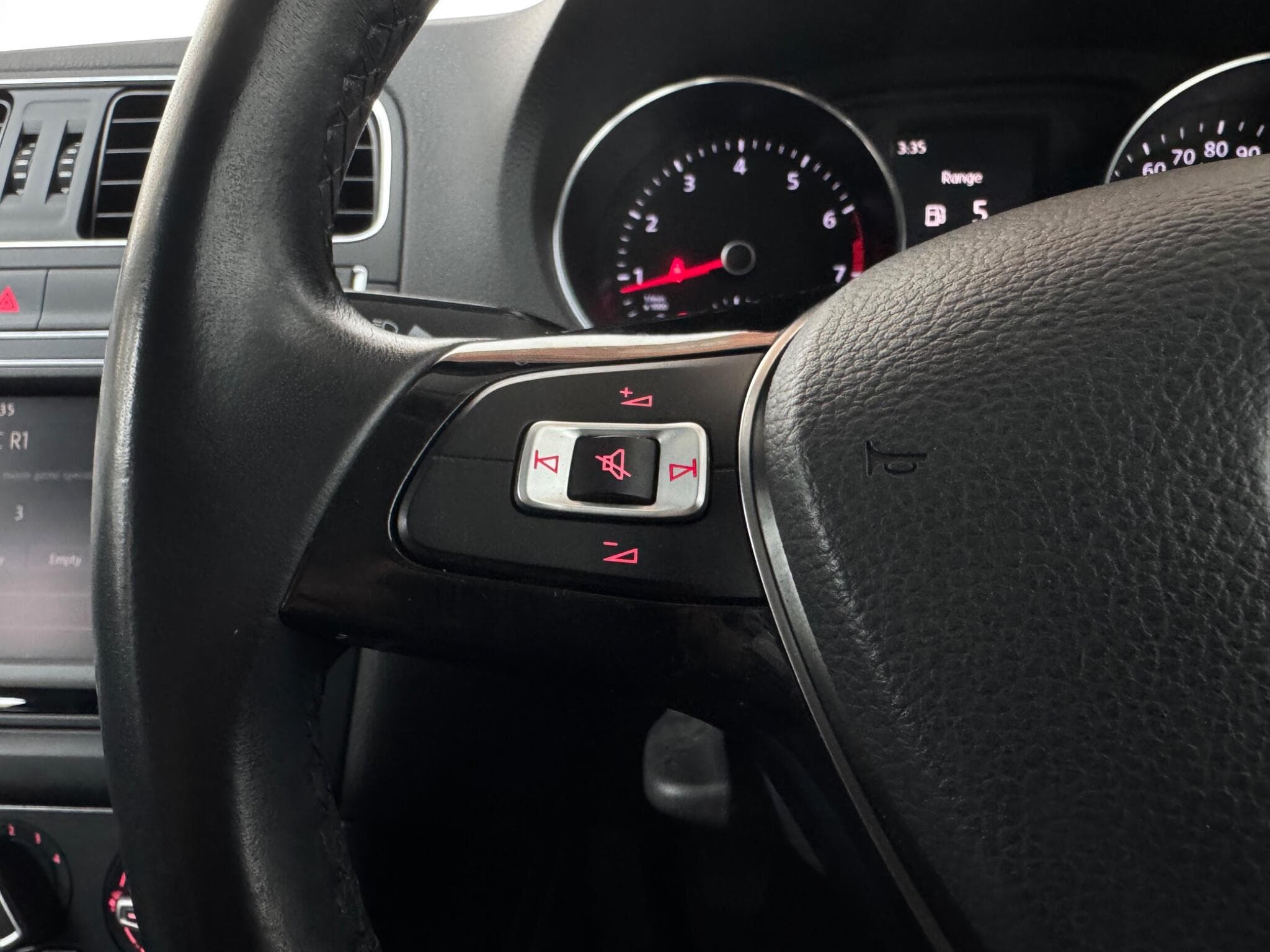 2015 Volkswagen Polo - Thumbnail 18