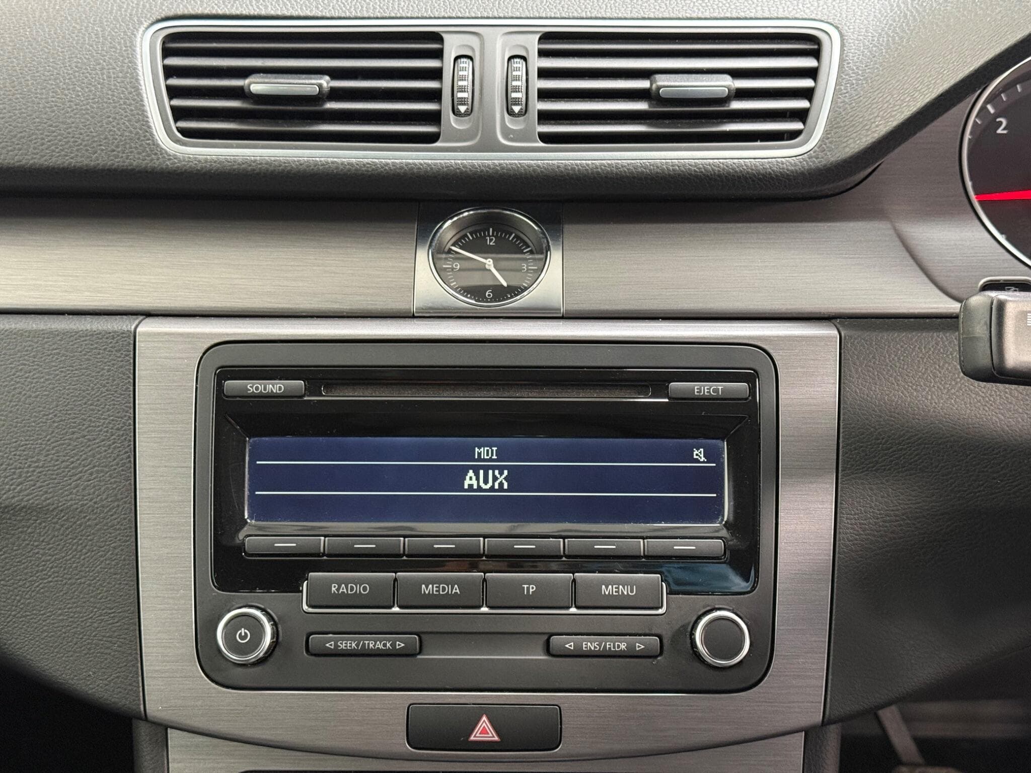 2012 Volkswagen Passat - Thumbnail 25