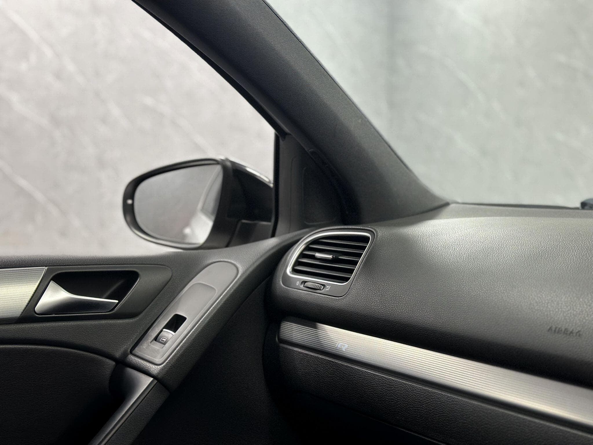 2011 Volkswagen Golf - Thumbnail 47