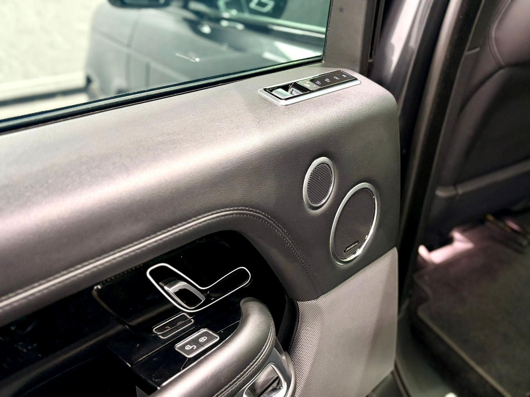 2018 Land Rover Range Rover - Thumbnail 31