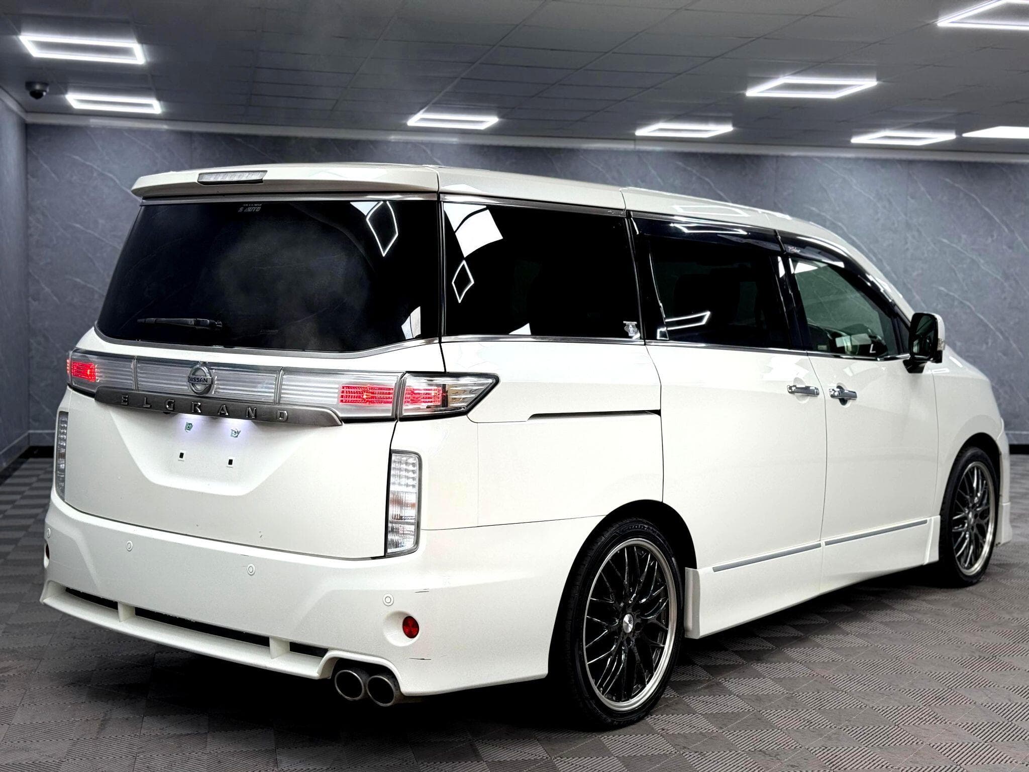 2014 Nissan Elgrand - Thumbnail 36