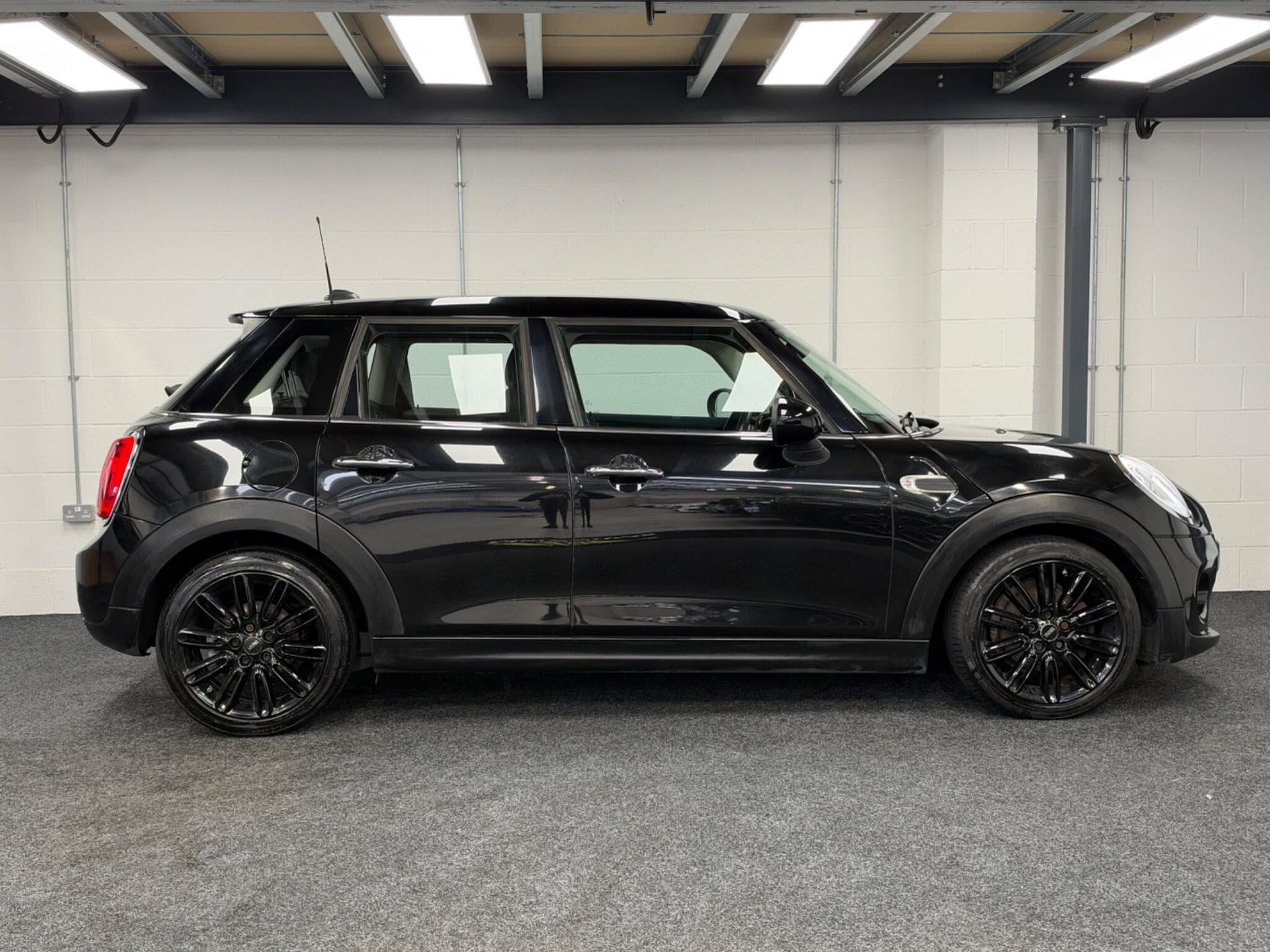 2016 MINI Hatch - Thumbnail 9