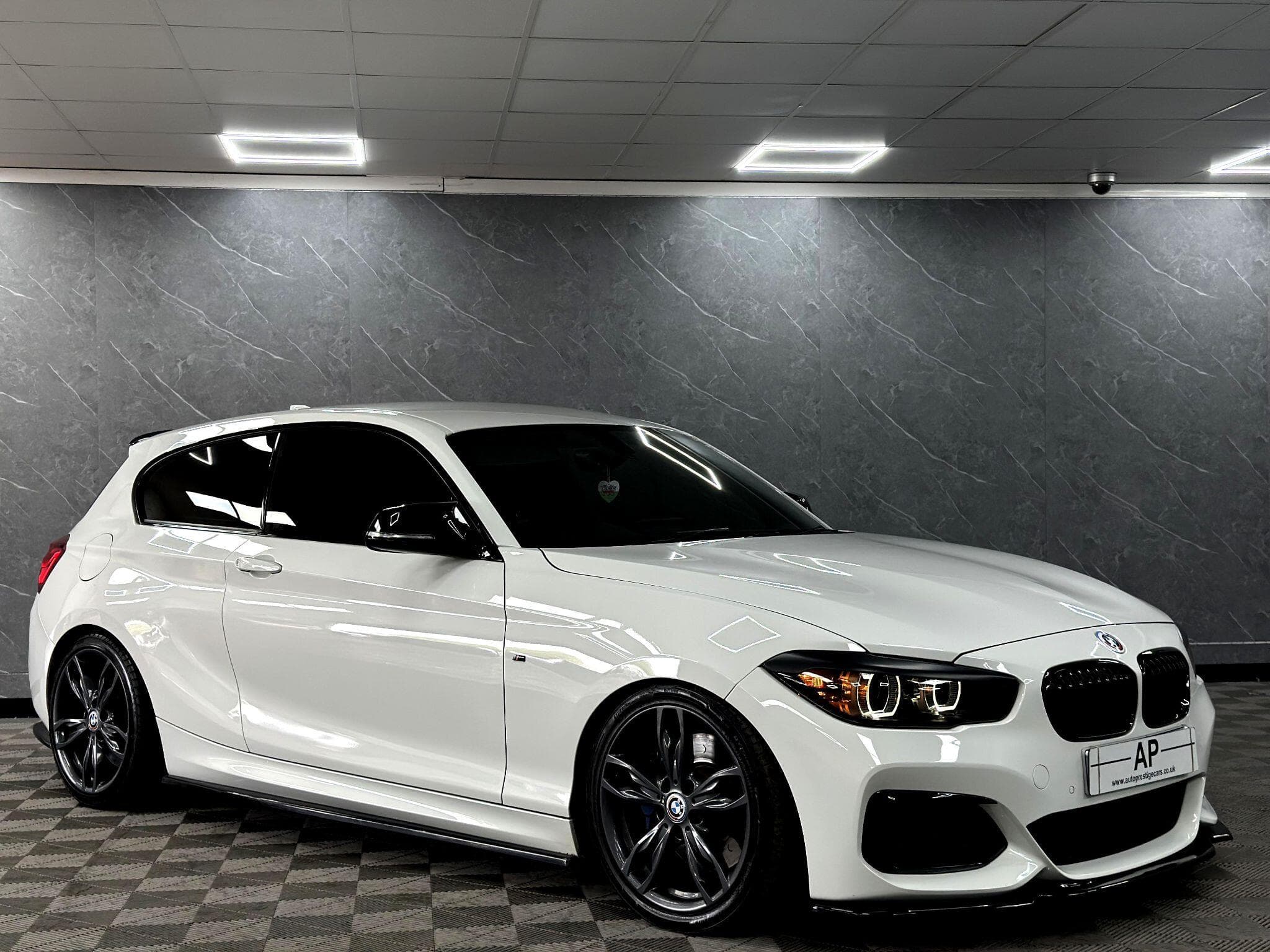 2018 BMW 1 Series - Thumbnail 24
