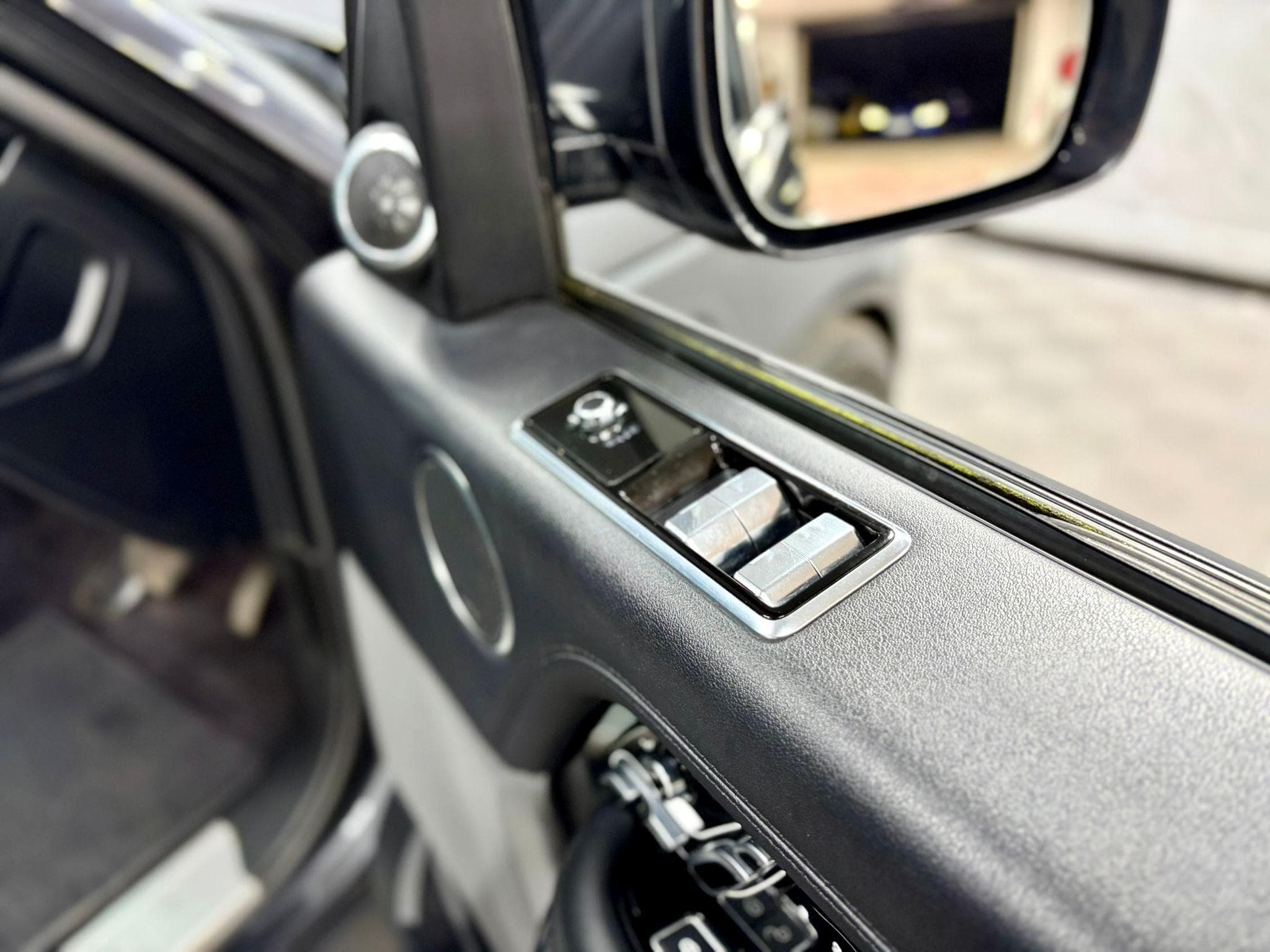 2018 Land Rover Range Rover - Thumbnail 24