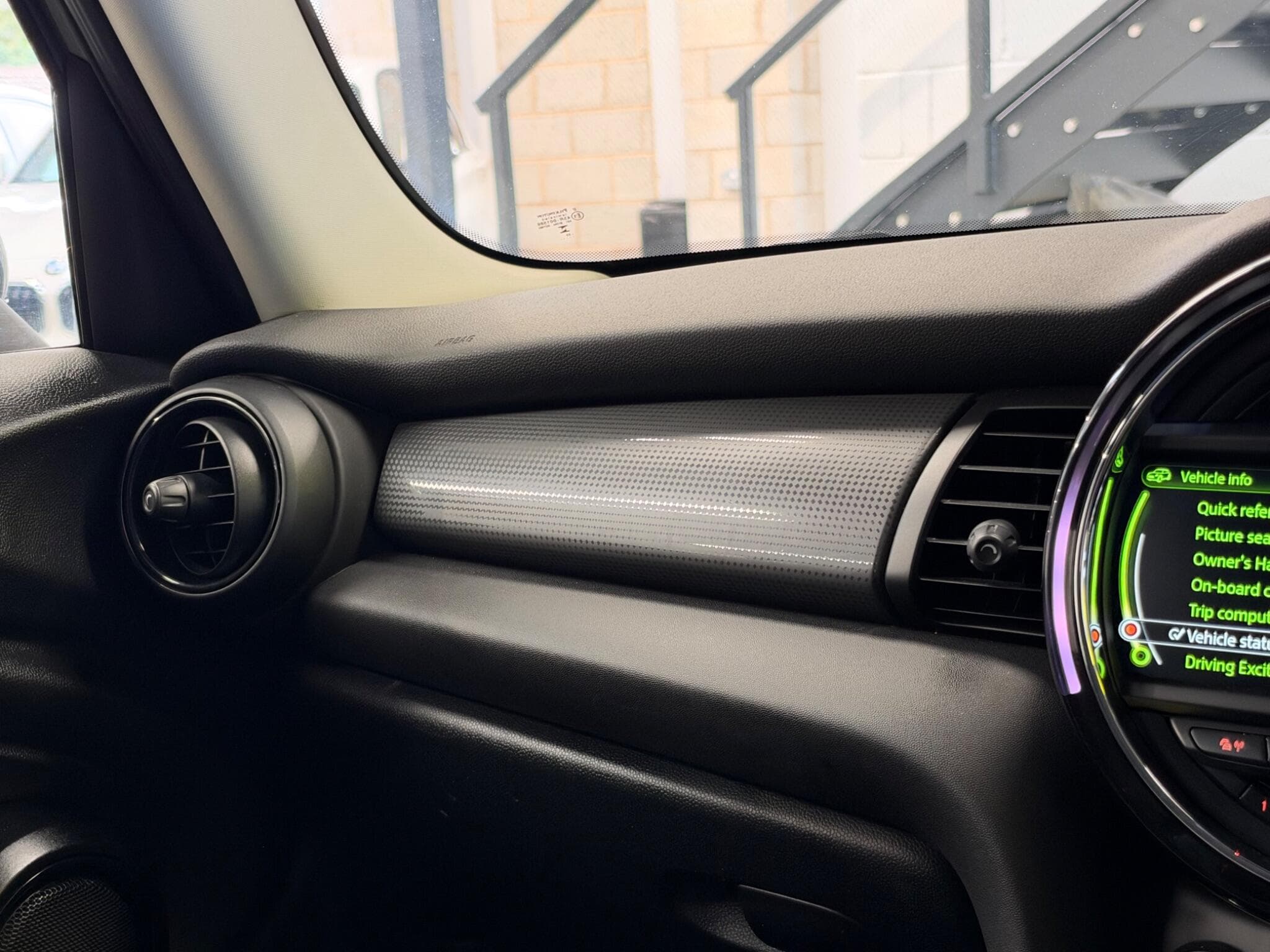 2016 MINI Hatch - Thumbnail 16