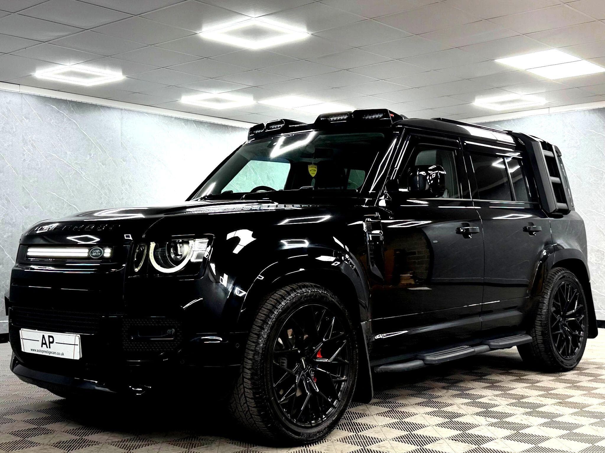 2024 Land Rover Defender 110 - Thumbnail 19