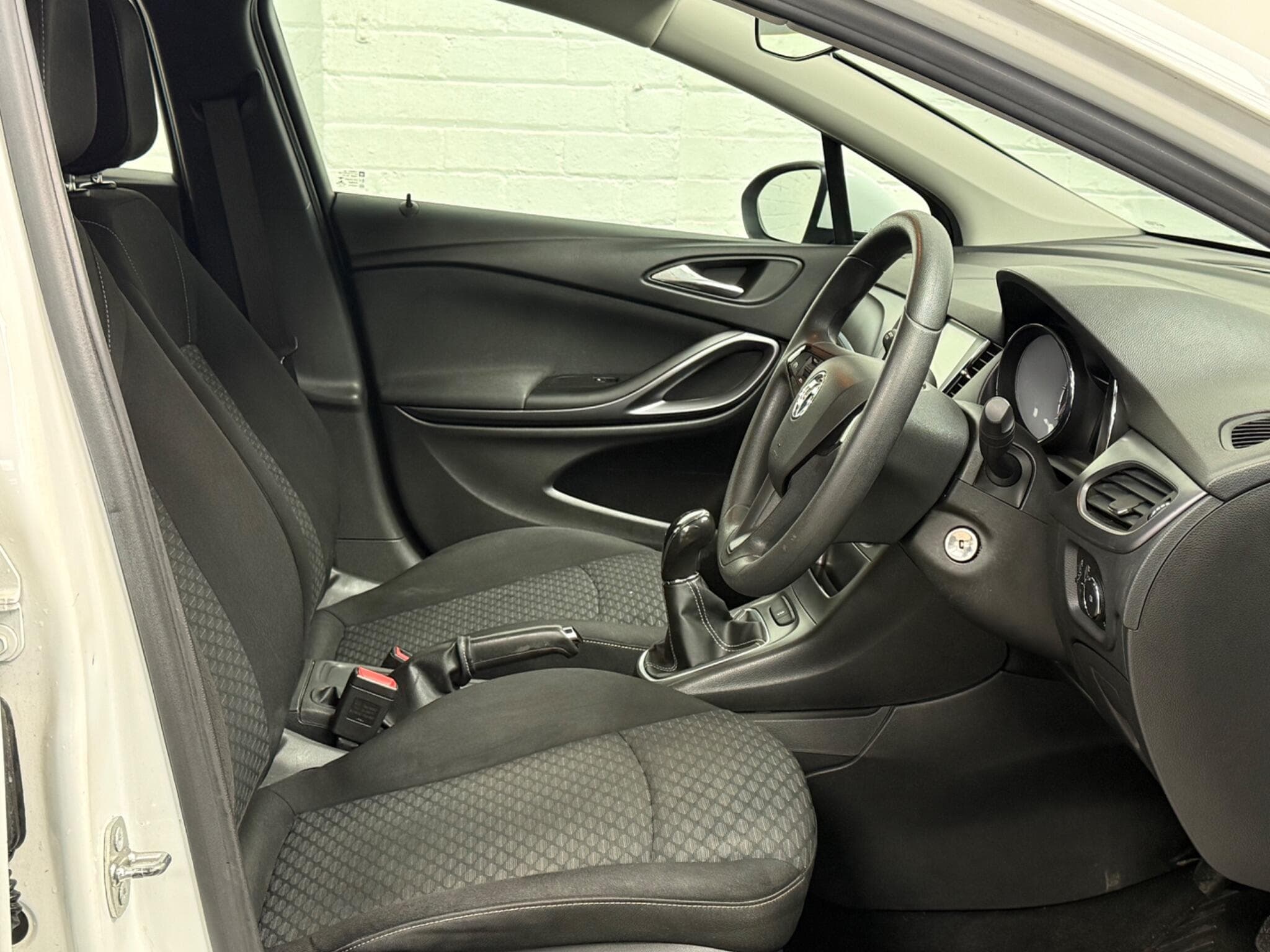 2016 Vauxhall Astra - Thumbnail 16