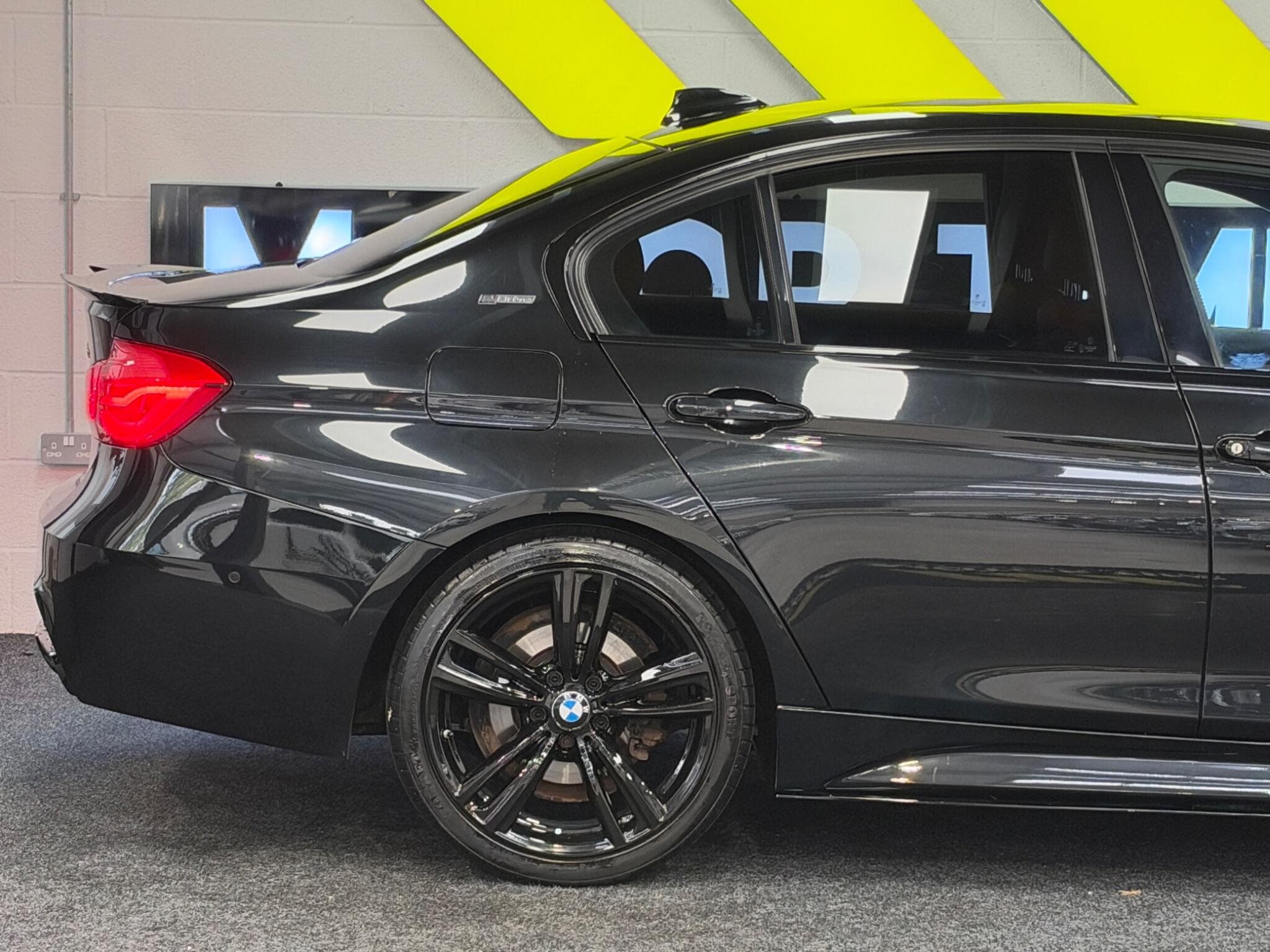 2017 BMW 3 Series - Thumbnail 44