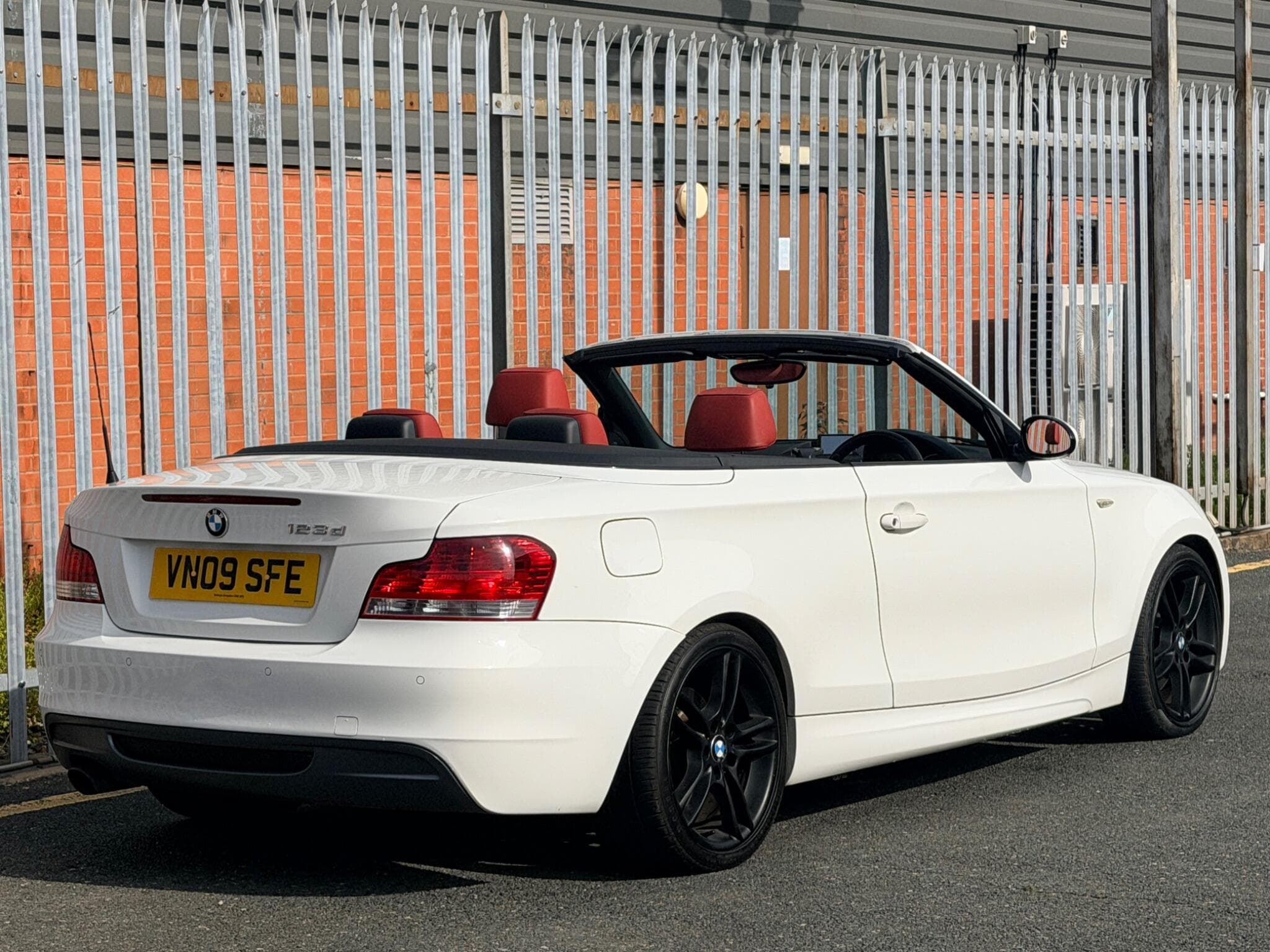 2009 BMW 1 Series - Thumbnail 3