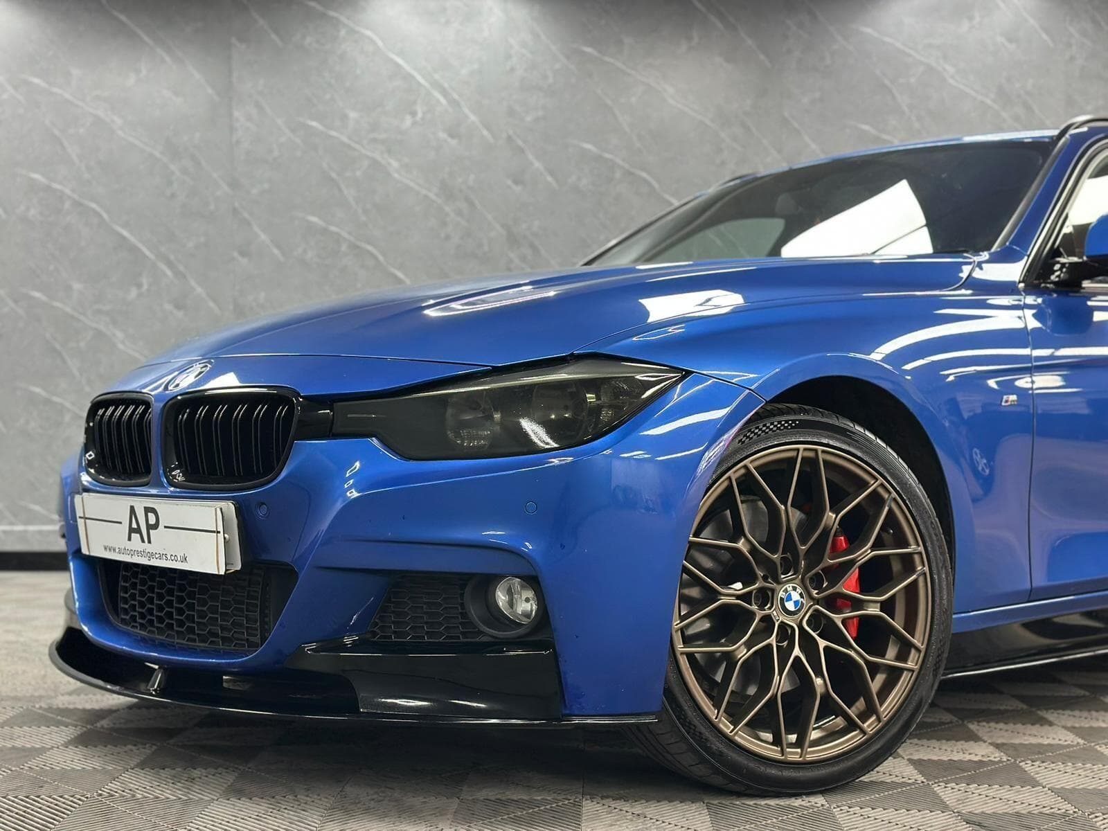 2015 BMW 3 Series - Thumbnail 3