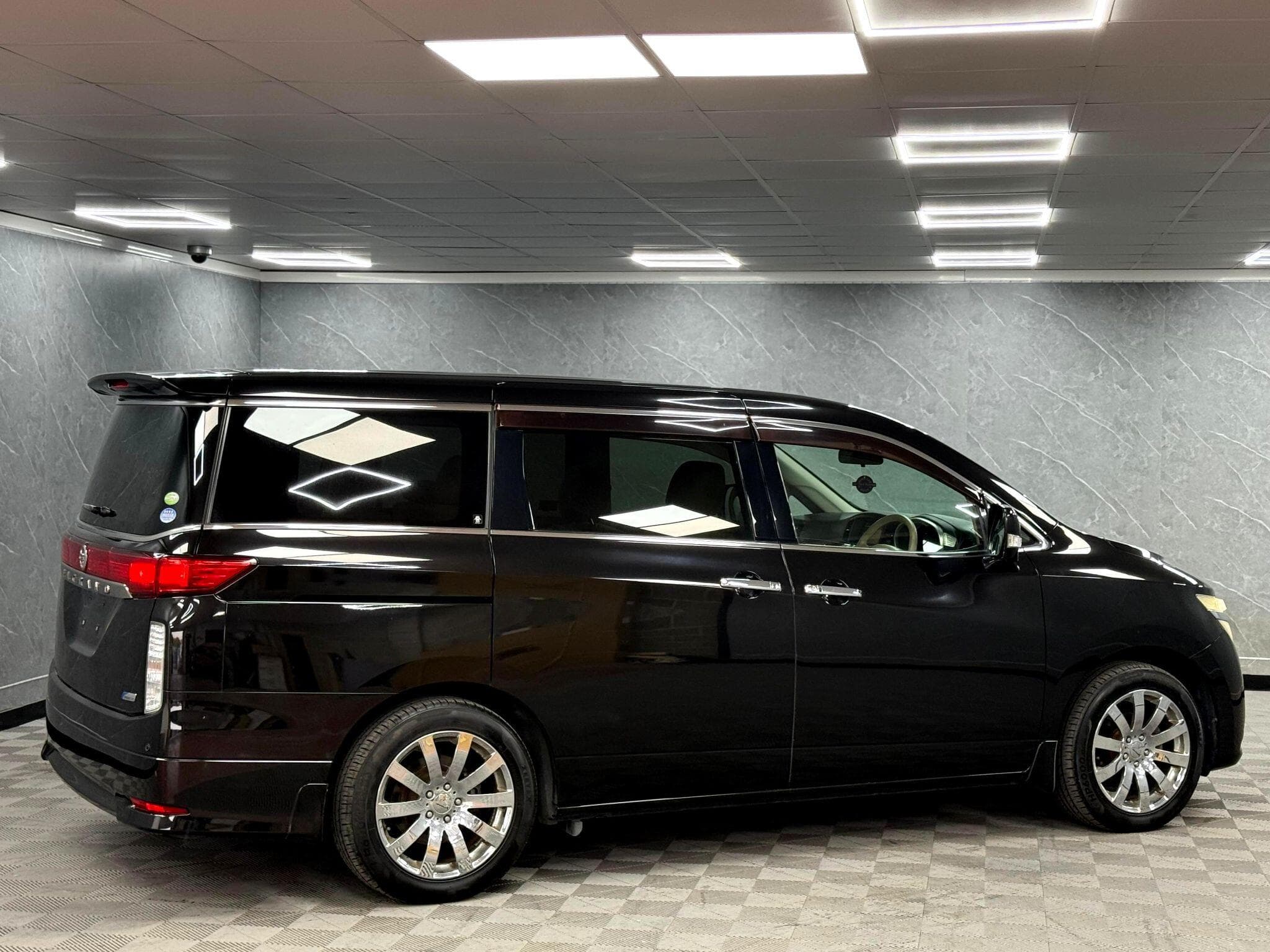 2011 Nissan Elgrand - Thumbnail 16