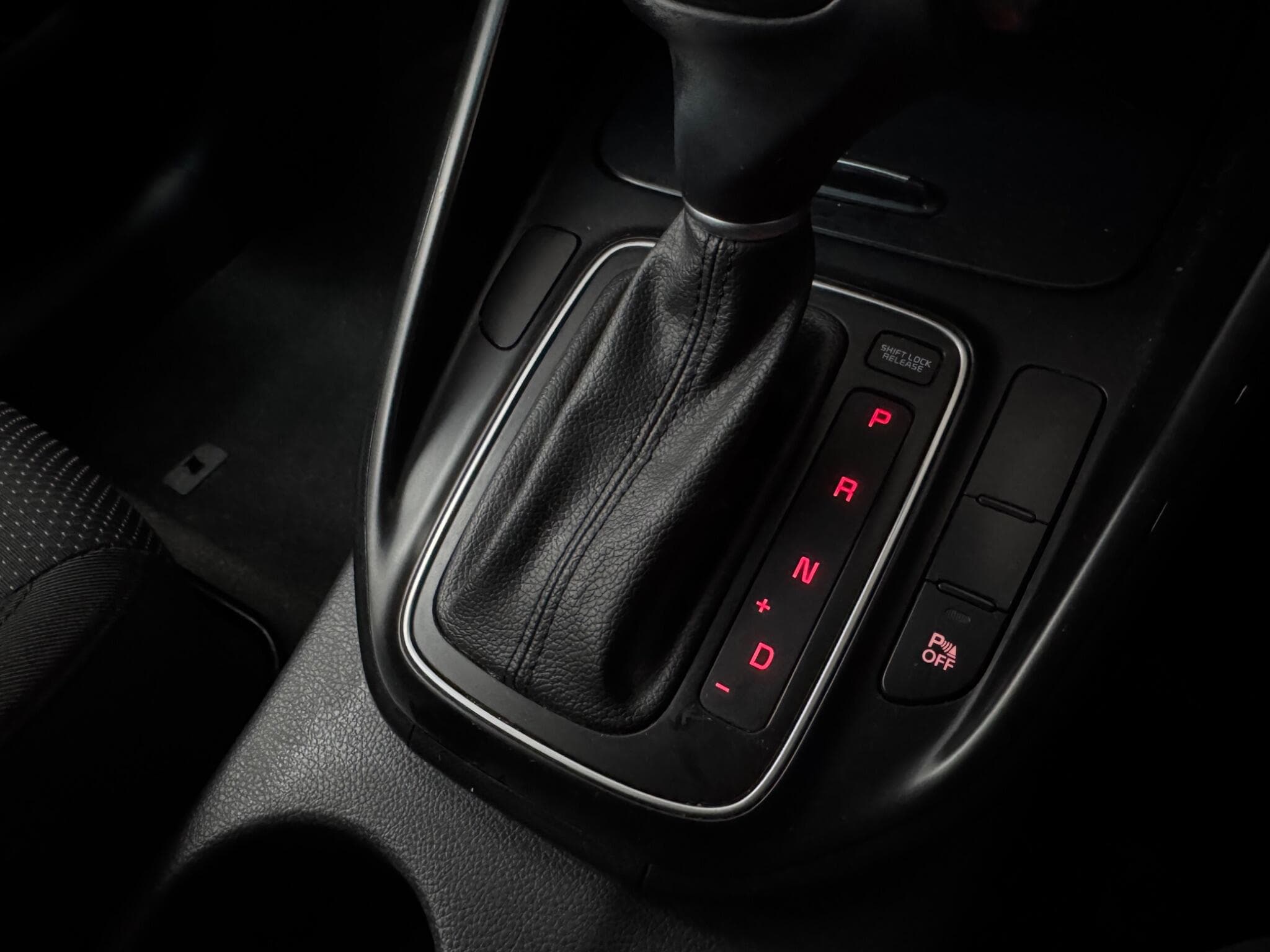 2015 Kia Carens - Thumbnail 19