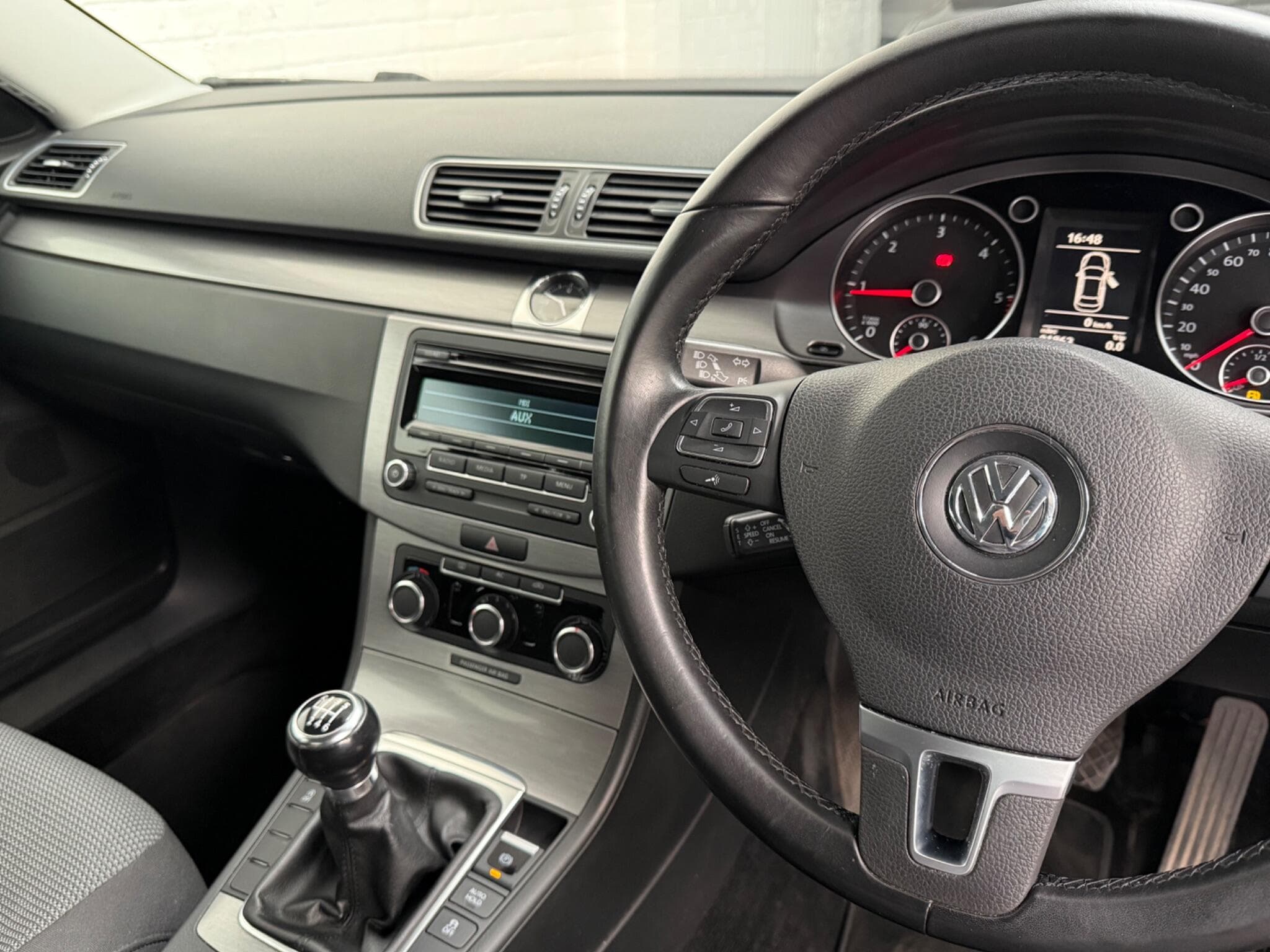 2012 Volkswagen Passat - Thumbnail 17