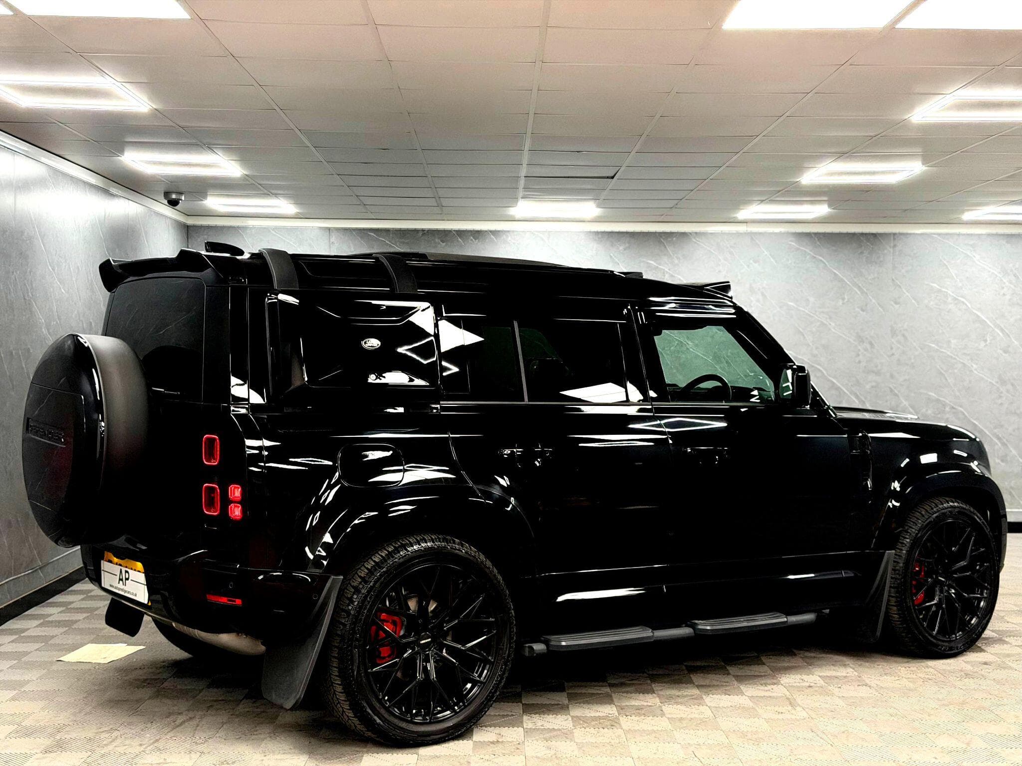 2024 Land Rover Defender 110 - Thumbnail 29