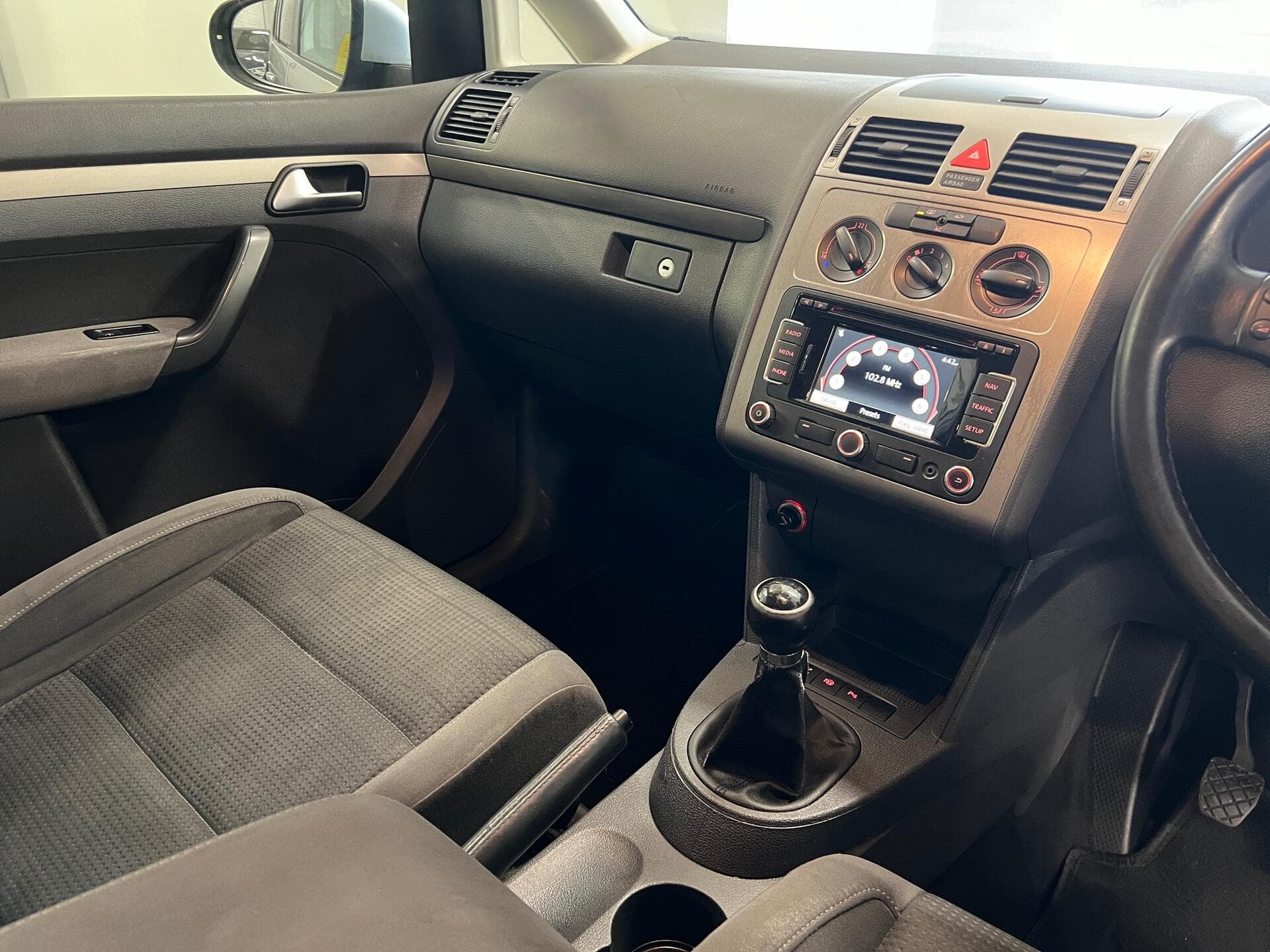 2010 Volkswagen Touran - Thumbnail 26
