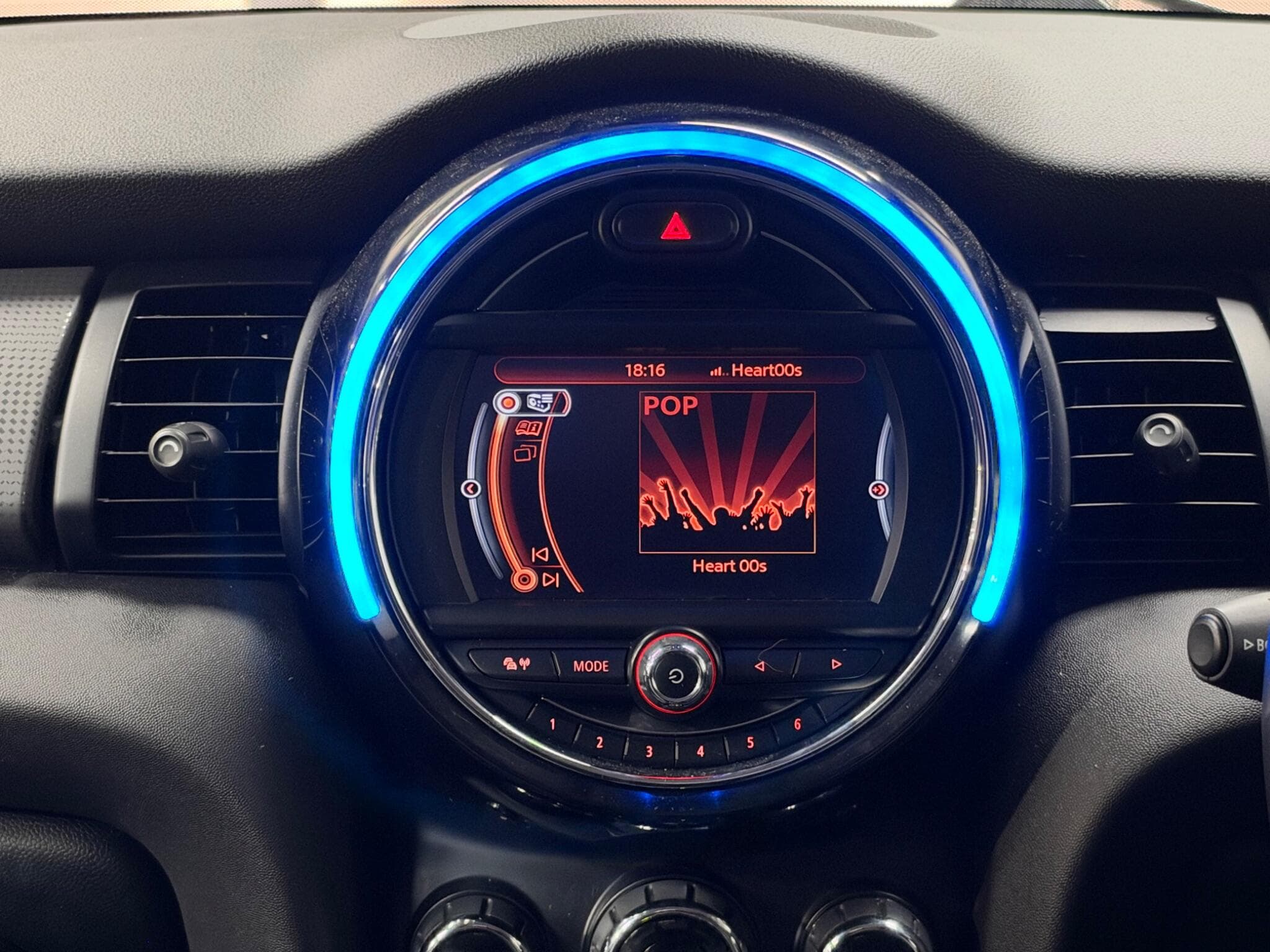 2015 MINI Hatch - Thumbnail 42