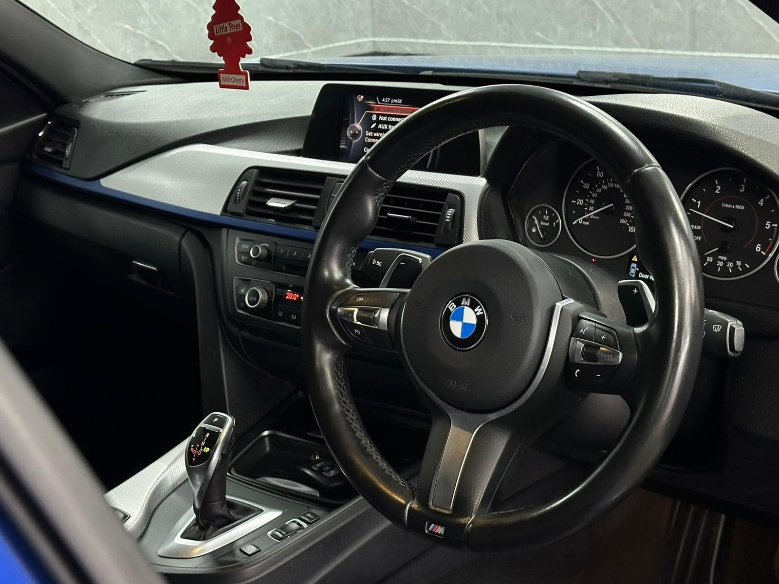 2015 BMW 3 Series - Thumbnail 22