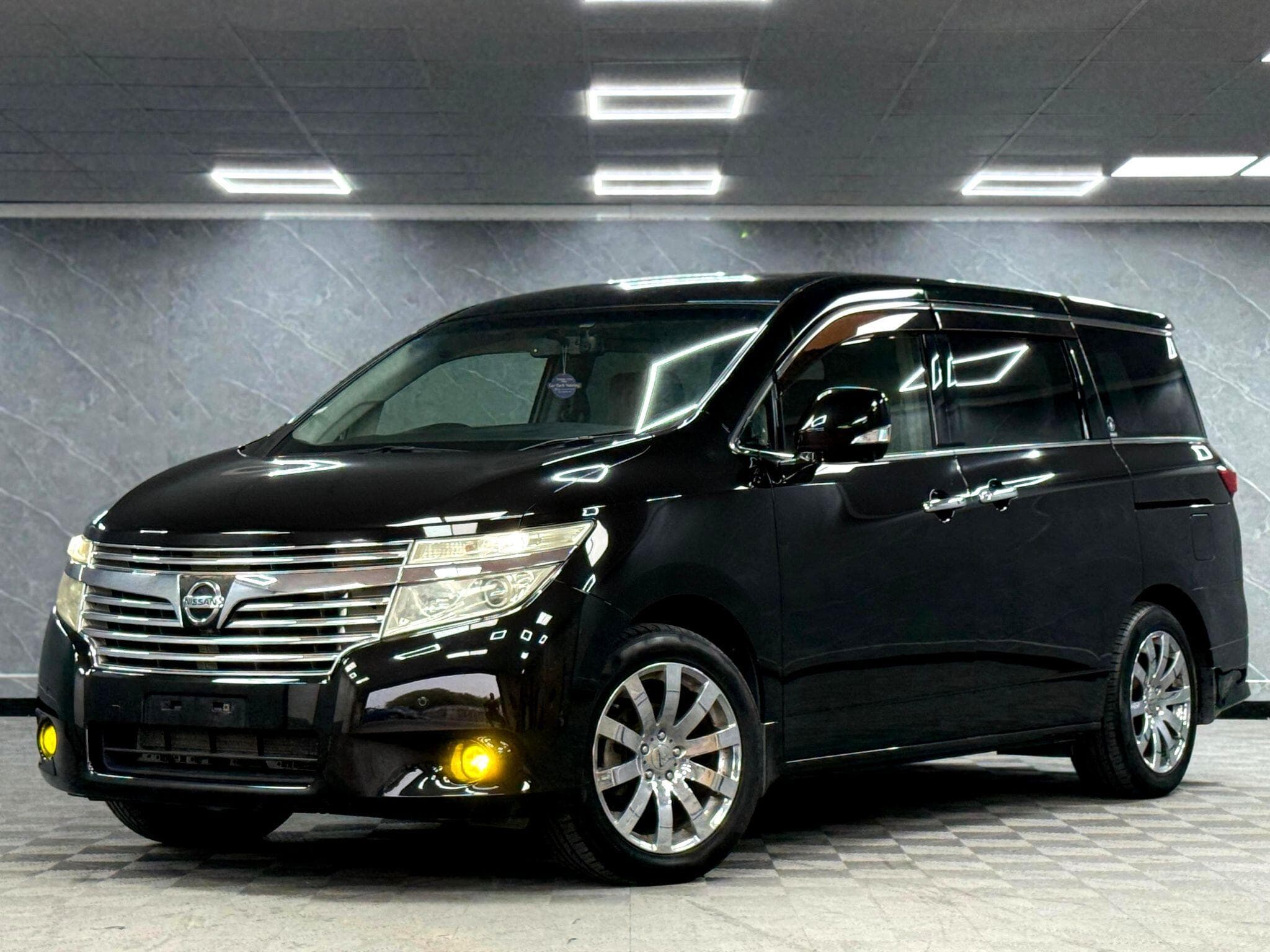 2011 Nissan Elgrand - Thumbnail 4