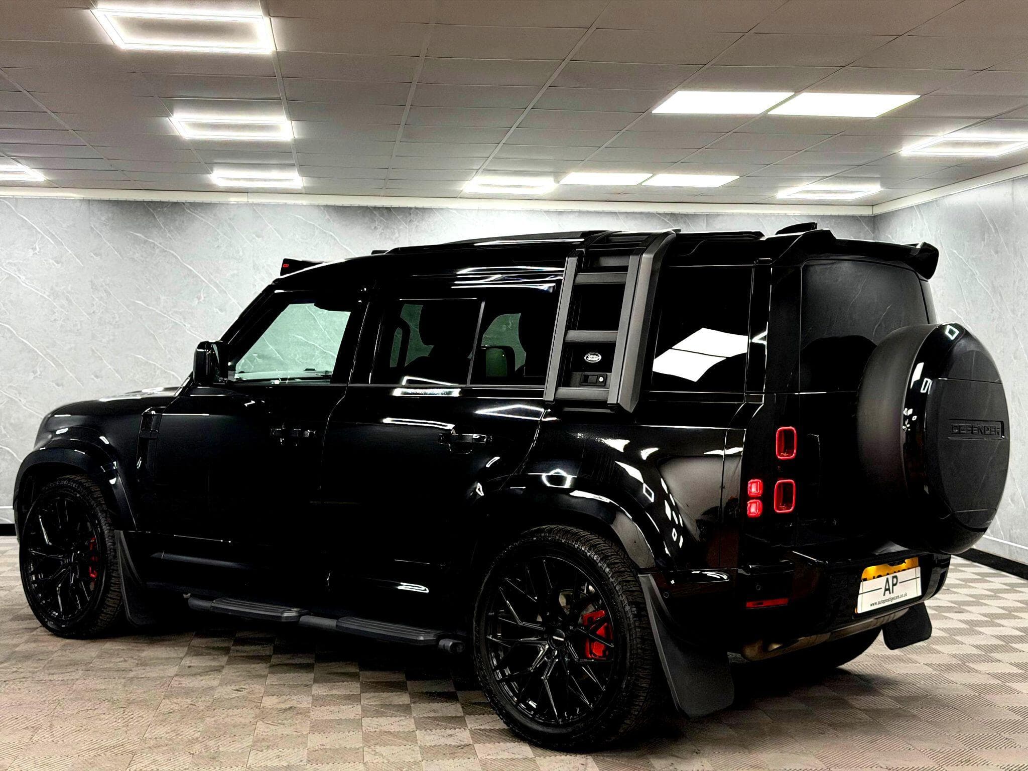 2024 Land Rover Defender 110 - Thumbnail 21