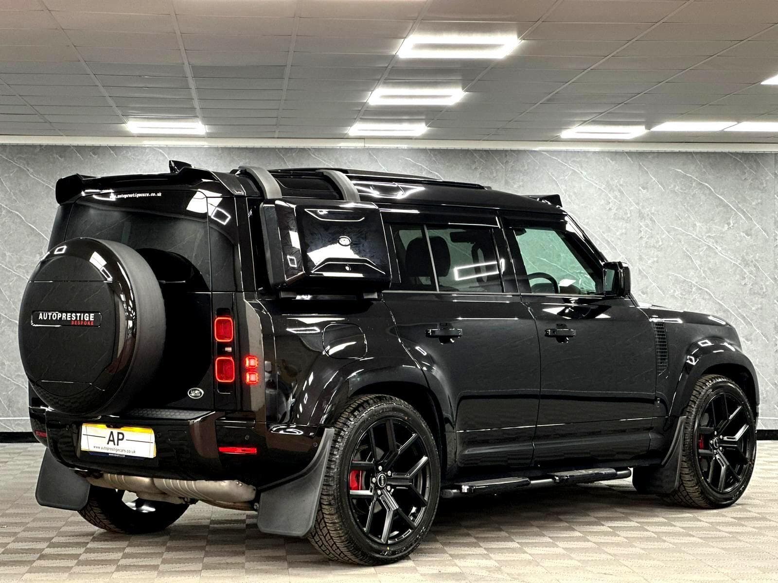 2025 Land Rover Defender 110 - Thumbnail 46