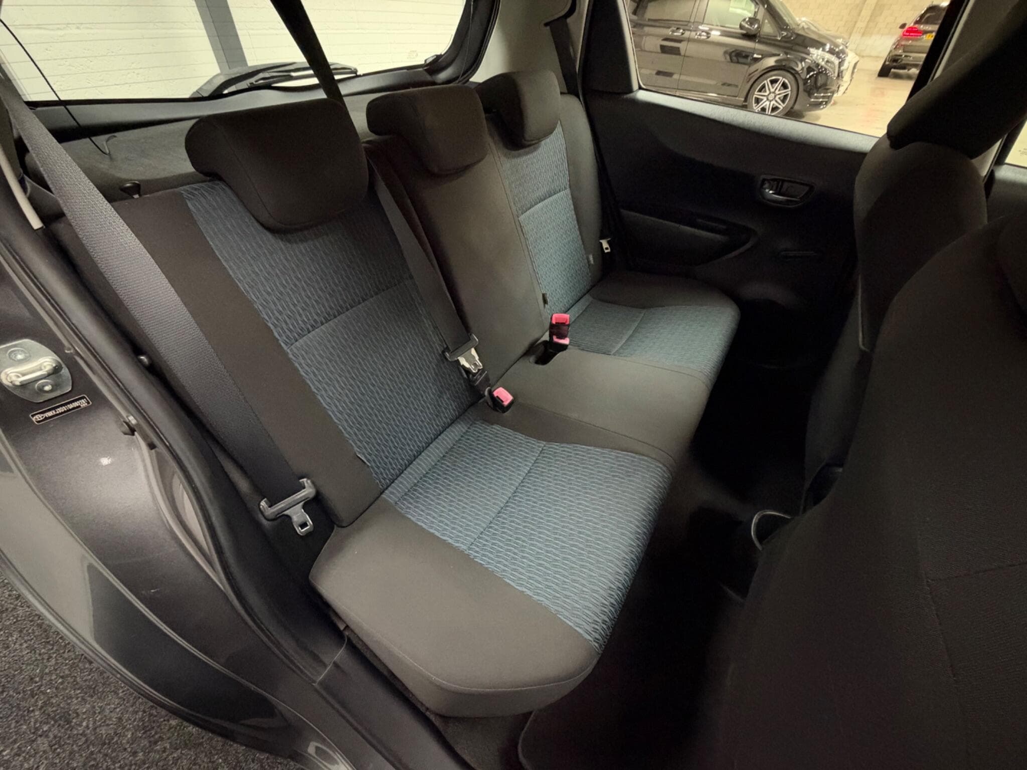 2012 Toyota Yaris - Thumbnail 23