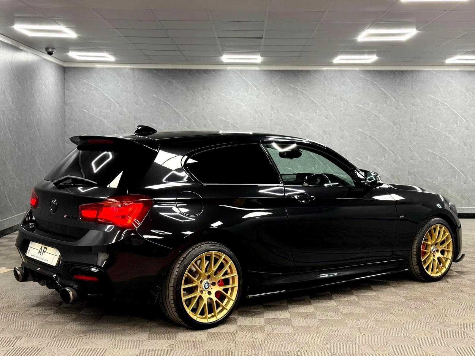 2017 BMW 1 Series - Thumbnail 31