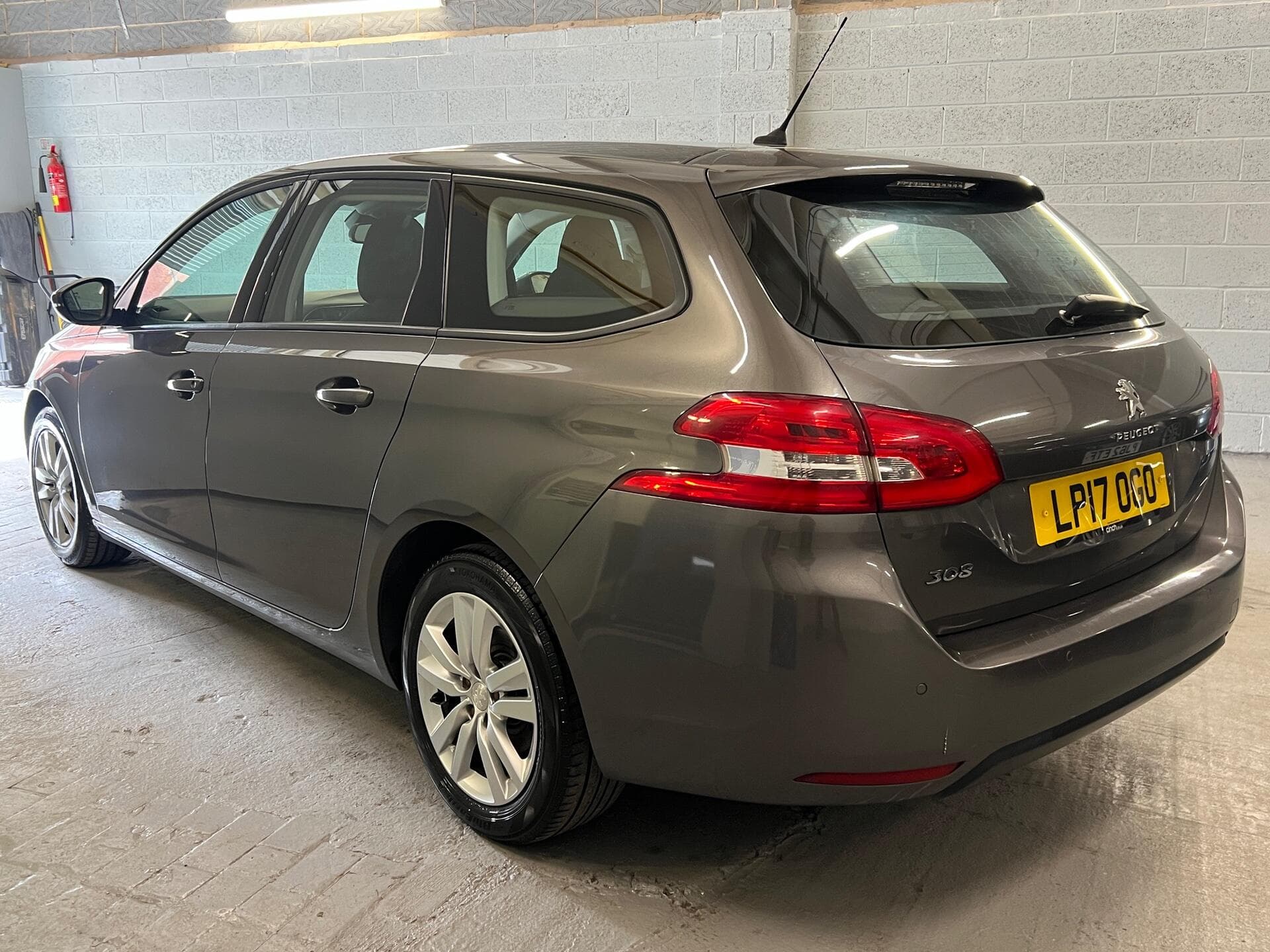 2017 Peugeot 308 SW - Thumbnail 14