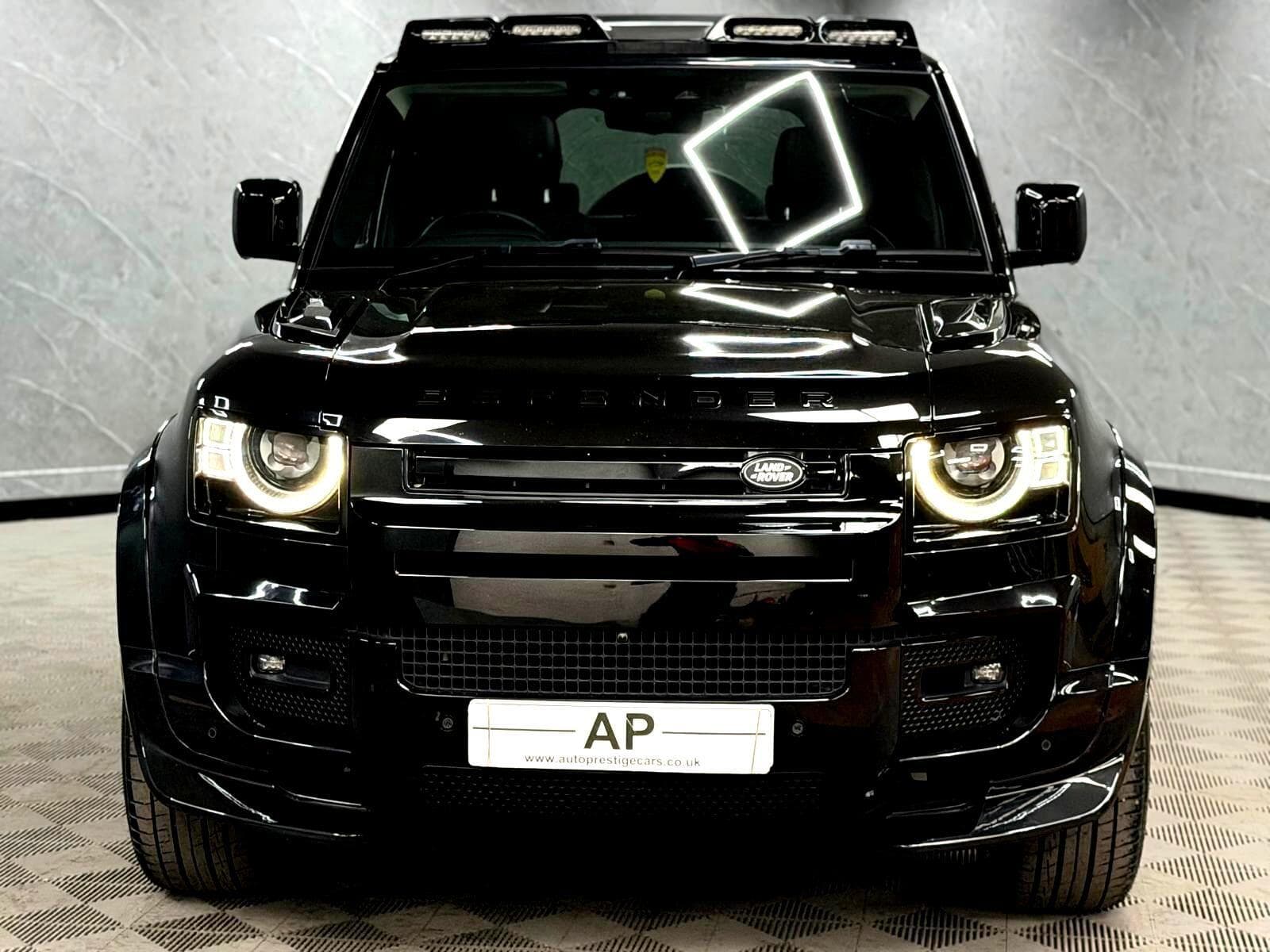 2024 Land Rover Defender 110 - Thumbnail 13