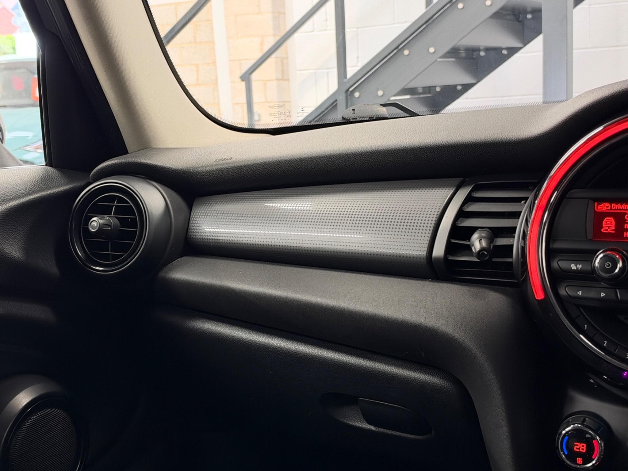 2016 MINI Hatch - Thumbnail 21