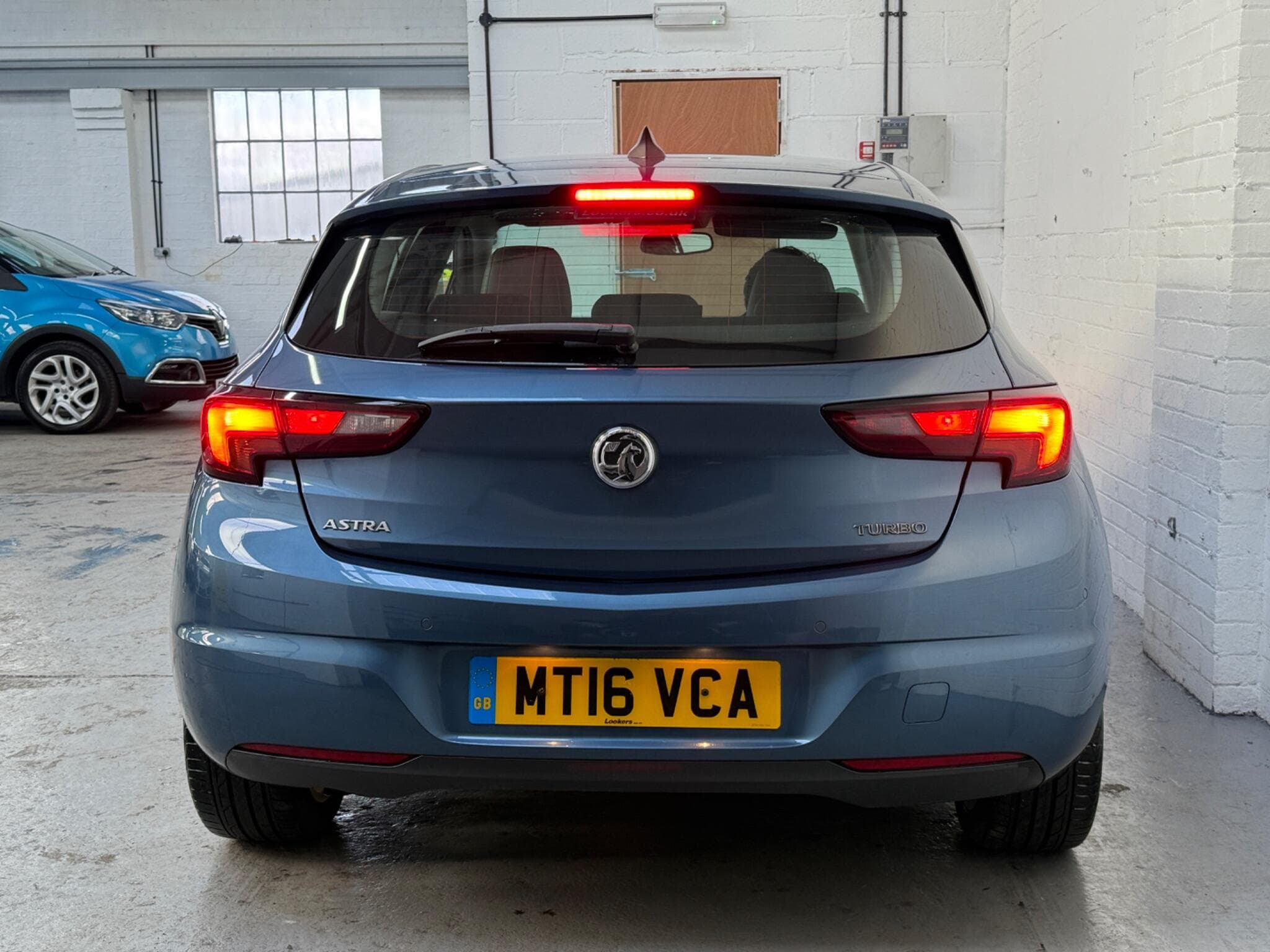 2016 Vauxhall Astra - Thumbnail 10