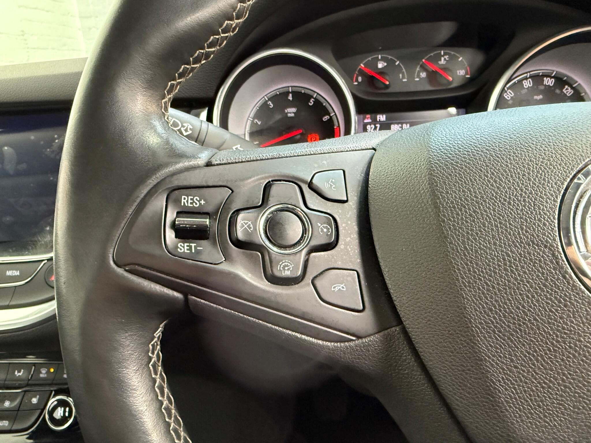 2016 Vauxhall Astra - Thumbnail 22