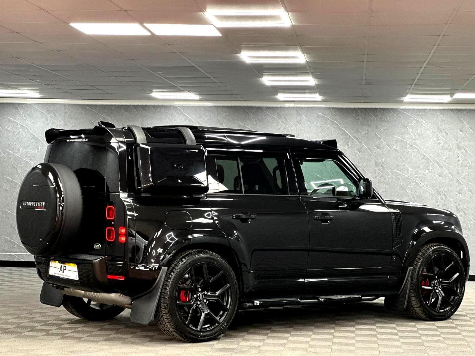 2025 Land Rover Defender 110 - Thumbnail 34